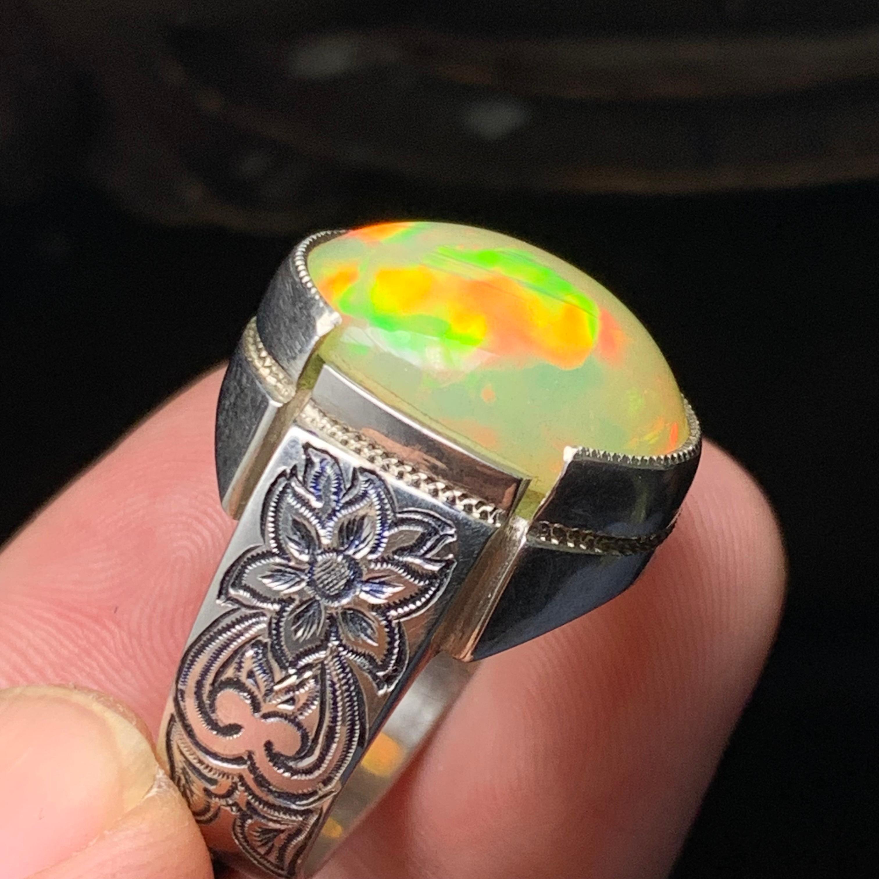 Anello di opale bianco naturale in argento 925 - Fatto a mano con giochi di colore In condizioni Nuovo in vendita a Peshawar, PK