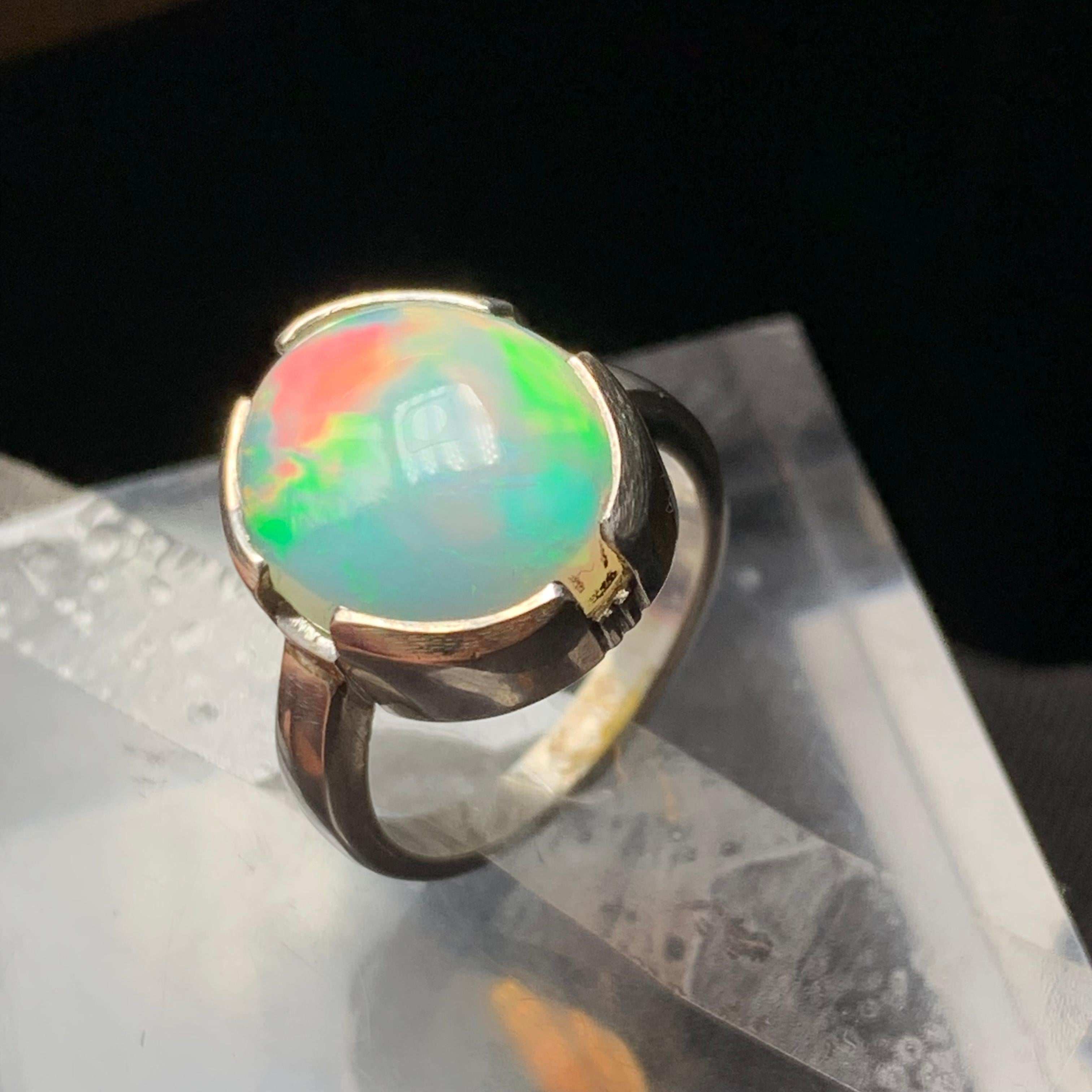 Bague en opale blanche naturelle en argent 925 - faite à la main avec des jeux de couleurs Unisexe en vente