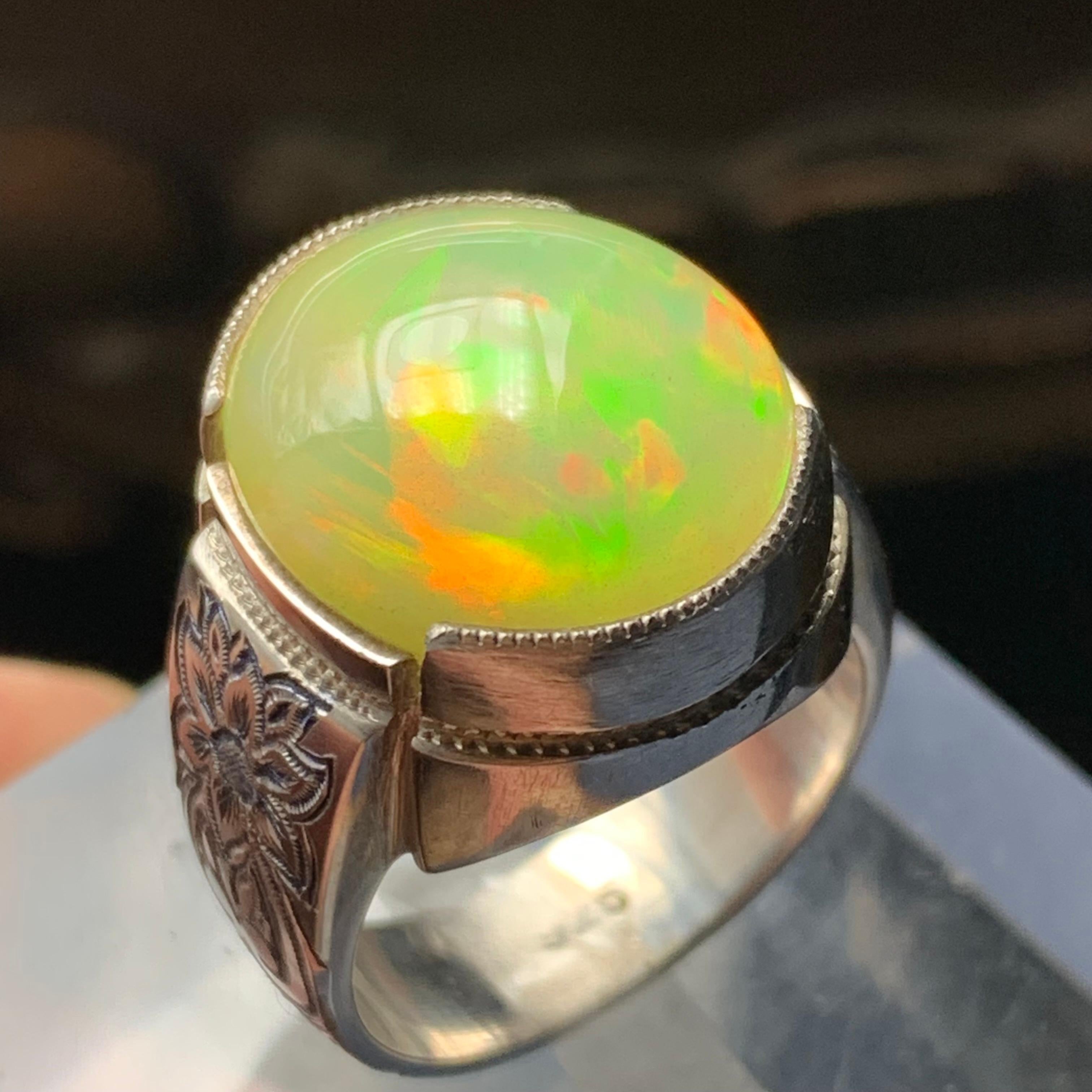 da uomo o donna Anello di opale bianco naturale in argento 925 - Fatto a mano con giochi di colore in vendita