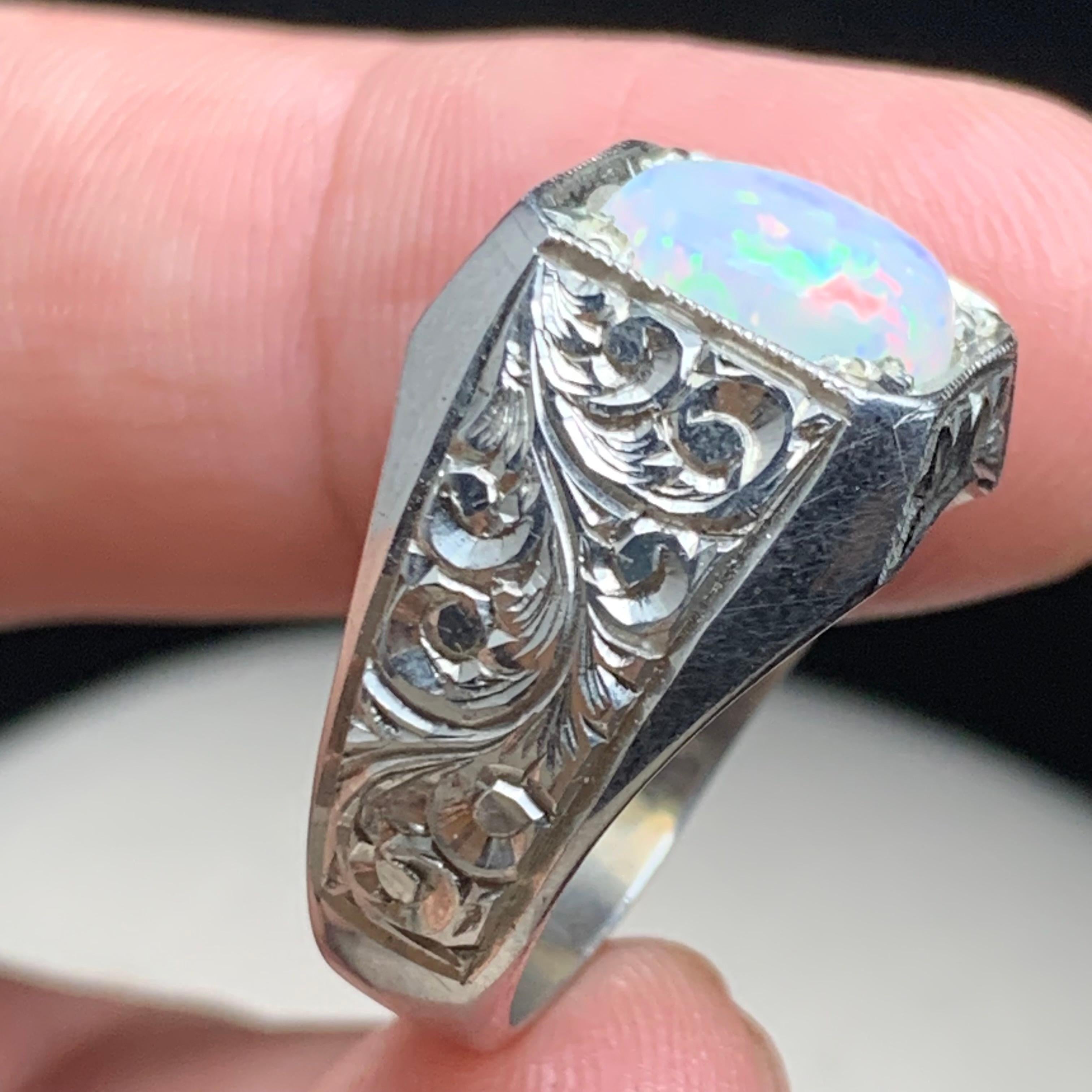 Anello di opale bianco naturale in argento 925 - Fatto a mano con giochi di colore in vendita 1