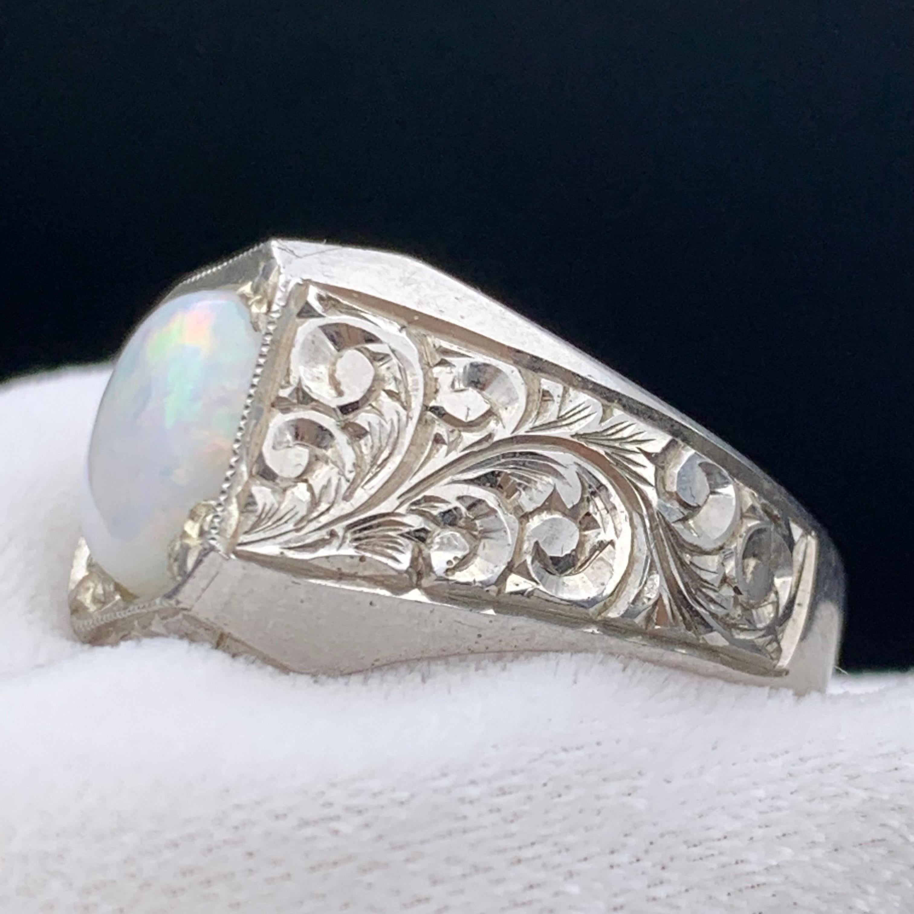 Anello di opale bianco naturale in argento 925 - Fatto a mano con giochi di colore in vendita 3