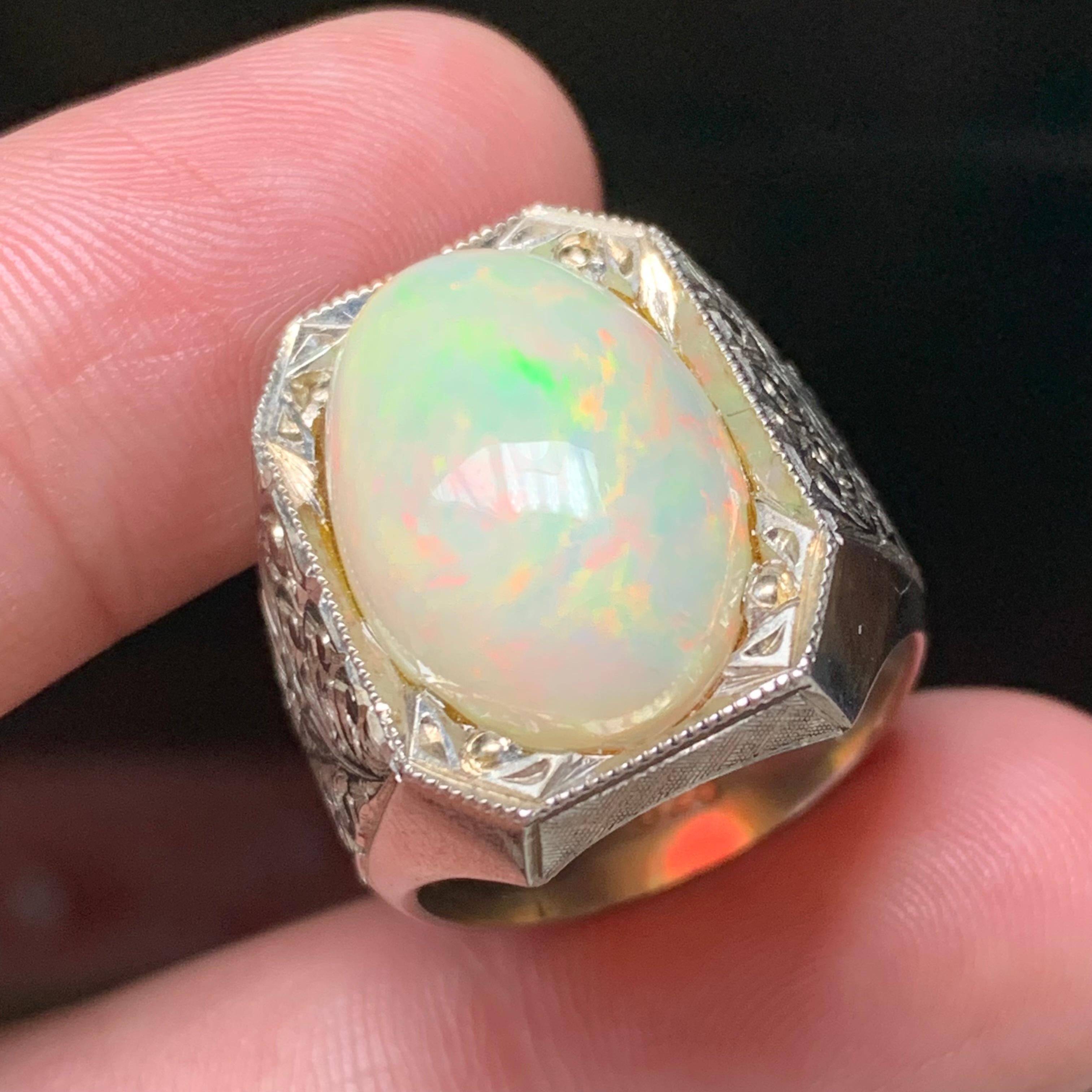 Anello di opale bianco naturale in argento 925 - Fatto a mano con giochi di colore in vendita 3