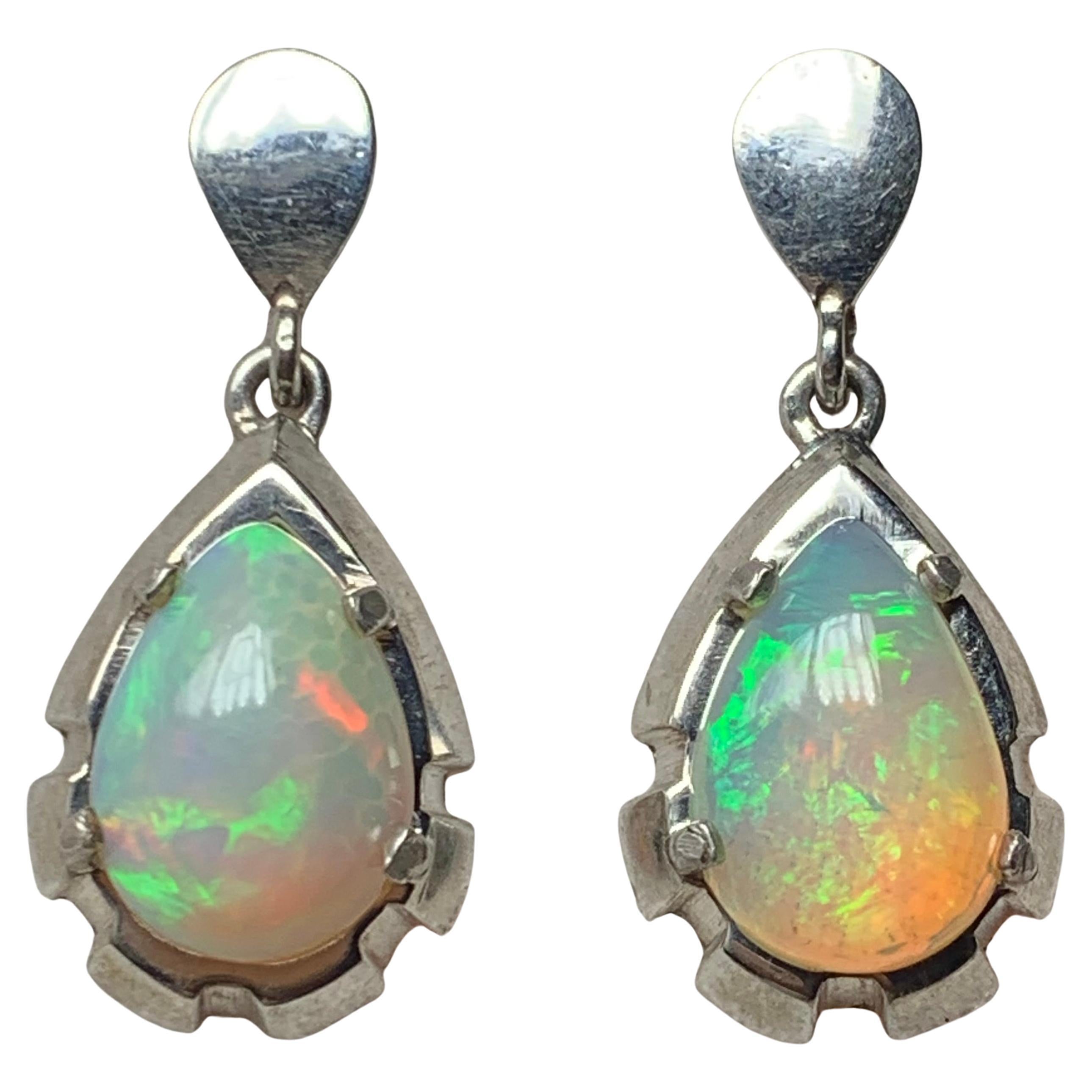 Boucles d
oreilles en argent 925 avec opale blanche naturelle - faites à la main avec un jeu de couleurs