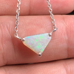 Collar de ópalo blanco natural talla trillón Colgante de plata de ley 925 Hecho a mano