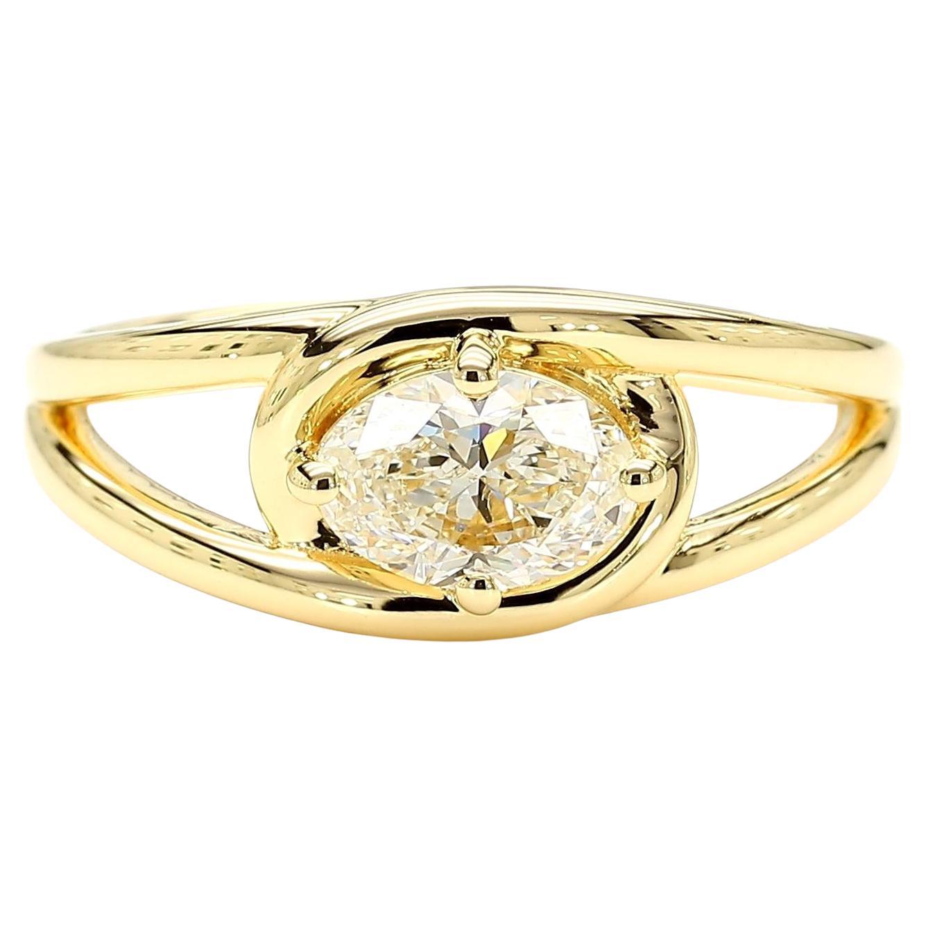 Natürlicher weißer ovaler Diamant 0,71 Karat TW Gelbgold Cocktailring im Angebot