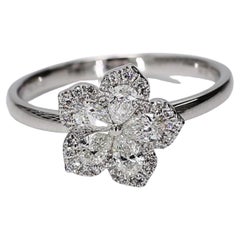 Anello di moda in oro bianco con pera naturale e diamante rotondo da 0,52 carati TW