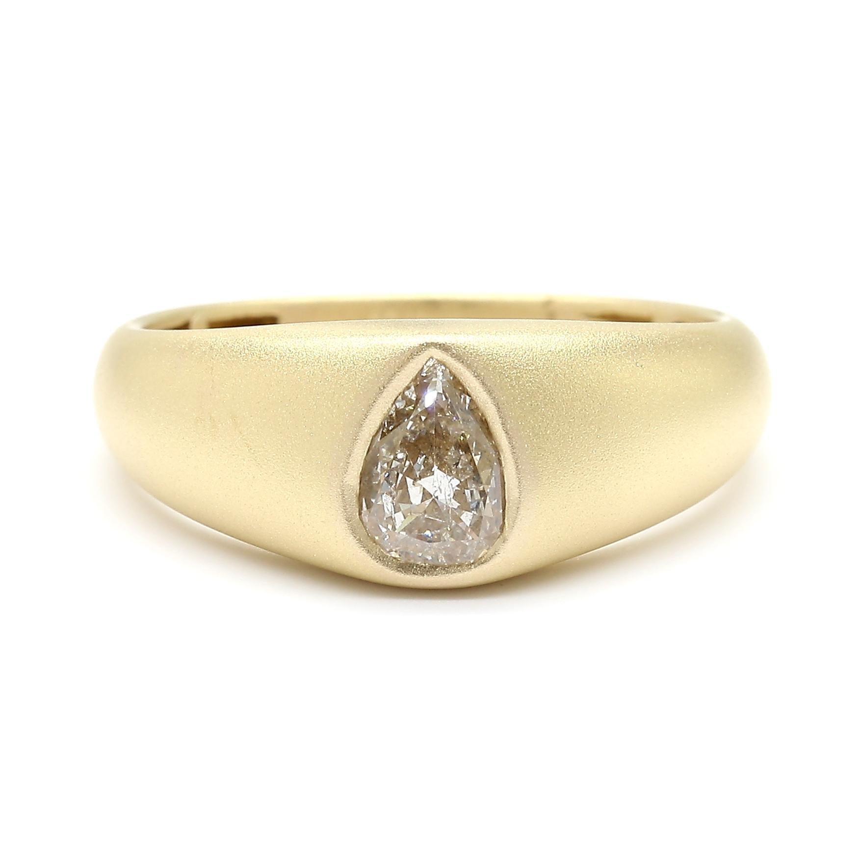 Contemporain Bague cocktail en or jaune avec diamants blancs naturels en poire de 0.51 carat poids total en vente