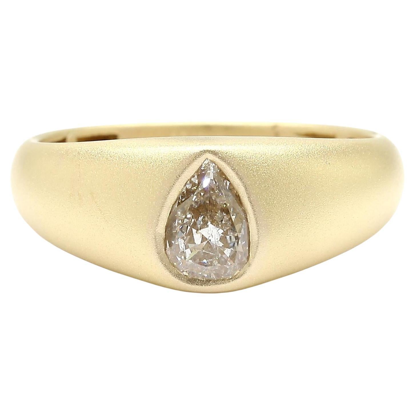 Bague cocktail en or jaune avec diamants blancs naturels en poire de 0.51 carat poids total