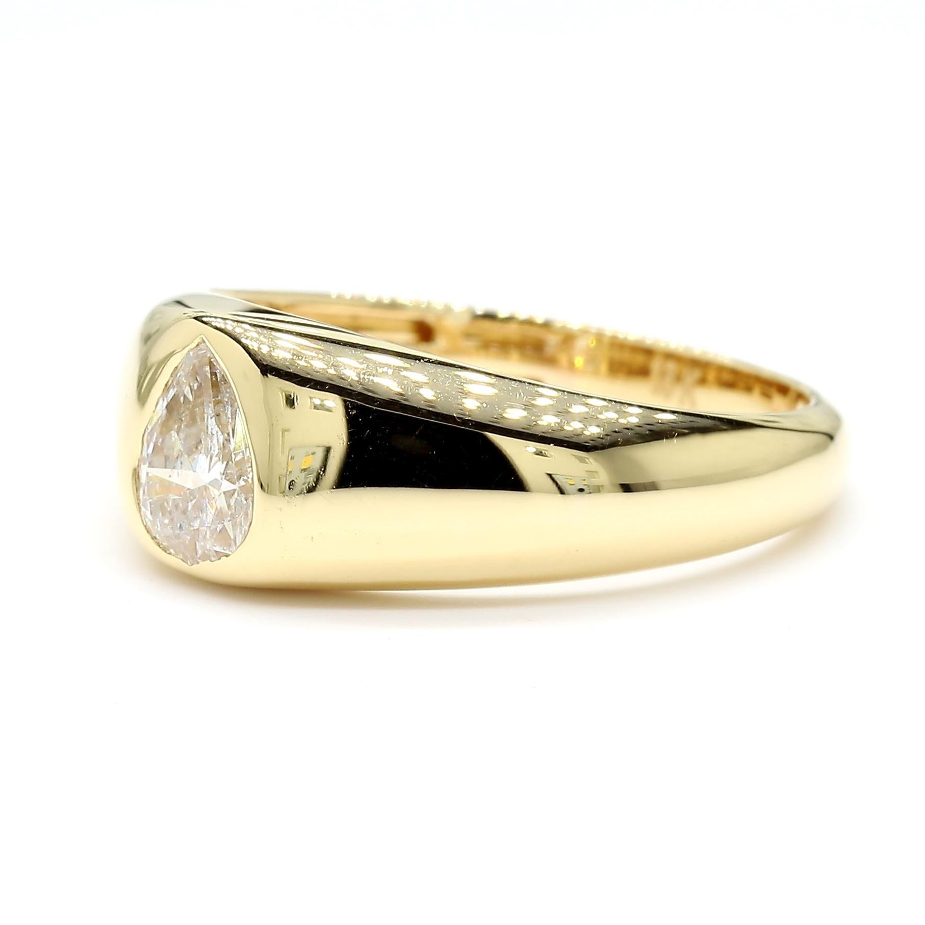 Raregemworld, le beau diamant bnd. Monté dans une belle monture en or jaune 18 carats avec un diamant blanc naturel de taille poire. Cette bague est garantie pour impressionner et améliorer votre collection personnelle !

Poids total :