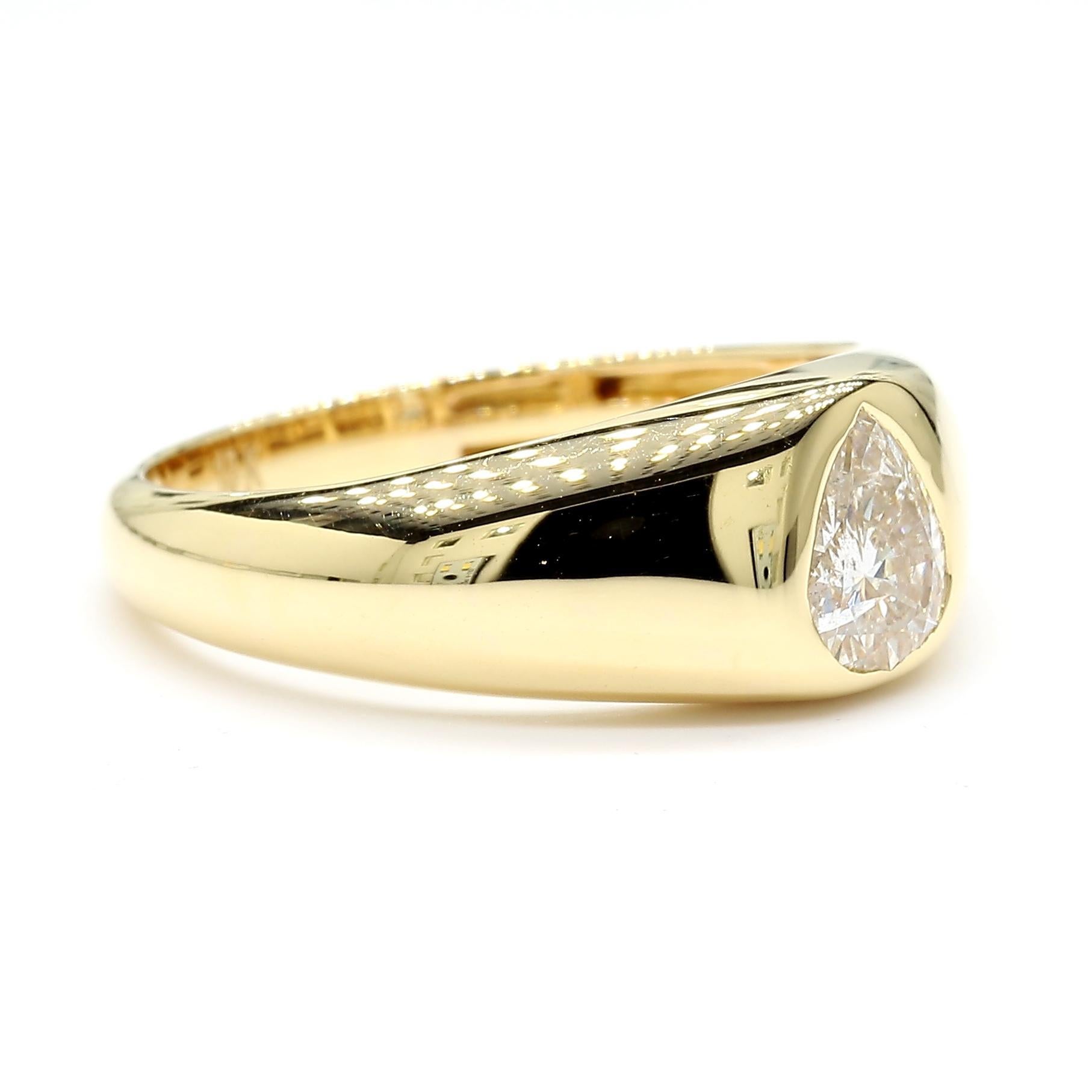 Taille poire Bague cocktail en or jaune avec diamants blancs naturels en poire de 0,52 carat poids total en vente