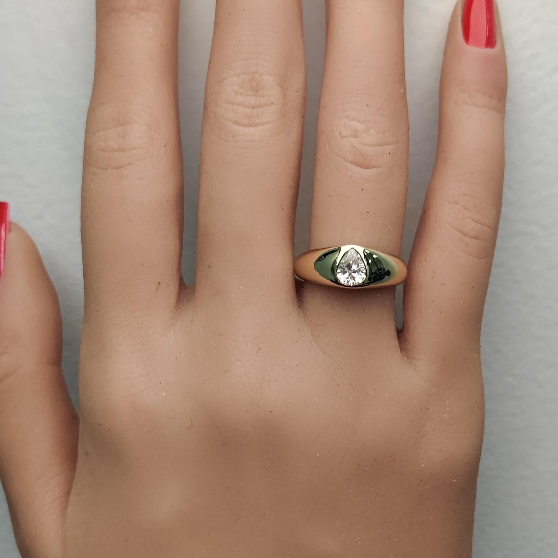 Bague cocktail en or jaune avec diamants blancs naturels en poire de 0,52 carat poids total Neuf - En vente à New York, NY