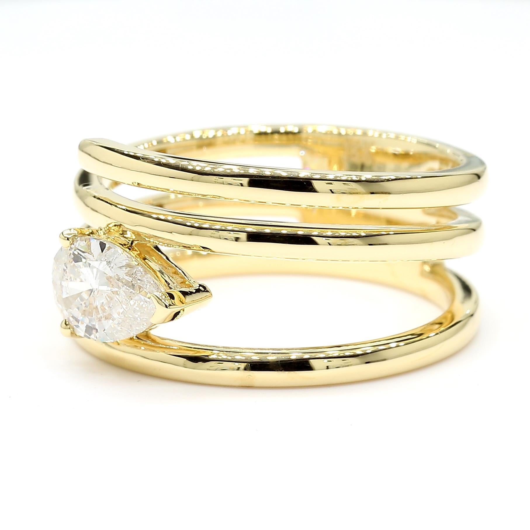 Precioso anillo de diamantes de RareGemWorld. Montada en un precioso engaste de oro amarillo de 18 quilates con un diamante blanco natural talla pera. Este anillo impresionará y realzará su colección personal

Peso total: 0,72cts

Diamante blanco