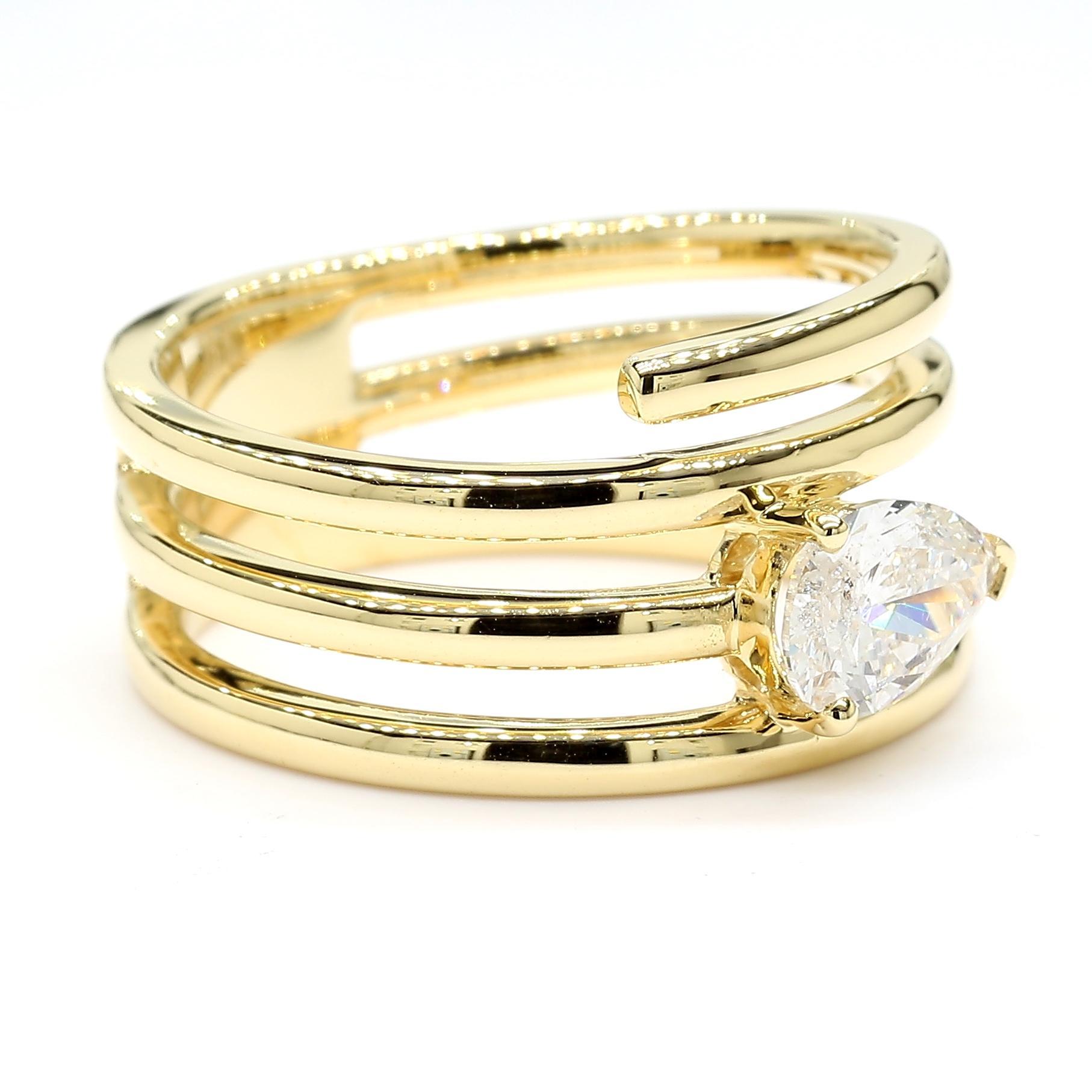 Anillo de cóctel de oro amarillo con diamantes pera blanca natural de 0.72 quilates TW Corte pera en venta