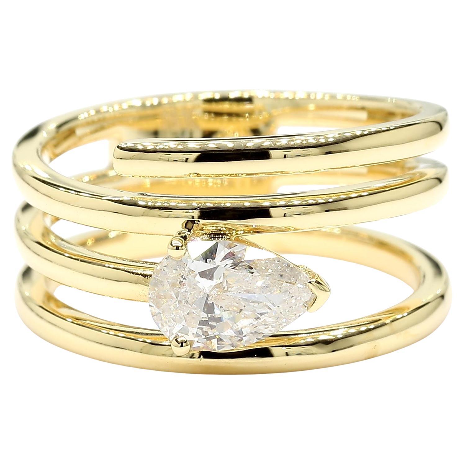Anillo de cóctel de oro amarillo con diamantes pera blanca natural de 0.72 quilates TW en venta