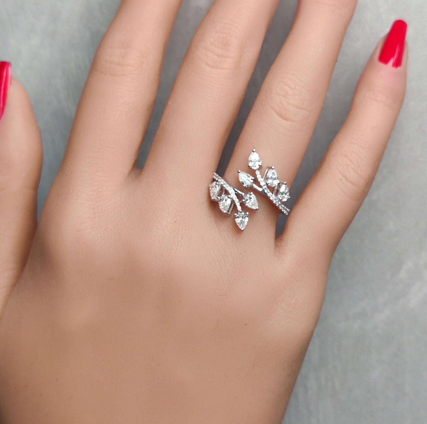 Anillo de cóctel de oro blanco con diamante pera blanca natural de 1.27 quilates TW en Nuevo estado para la venta en New York, NY