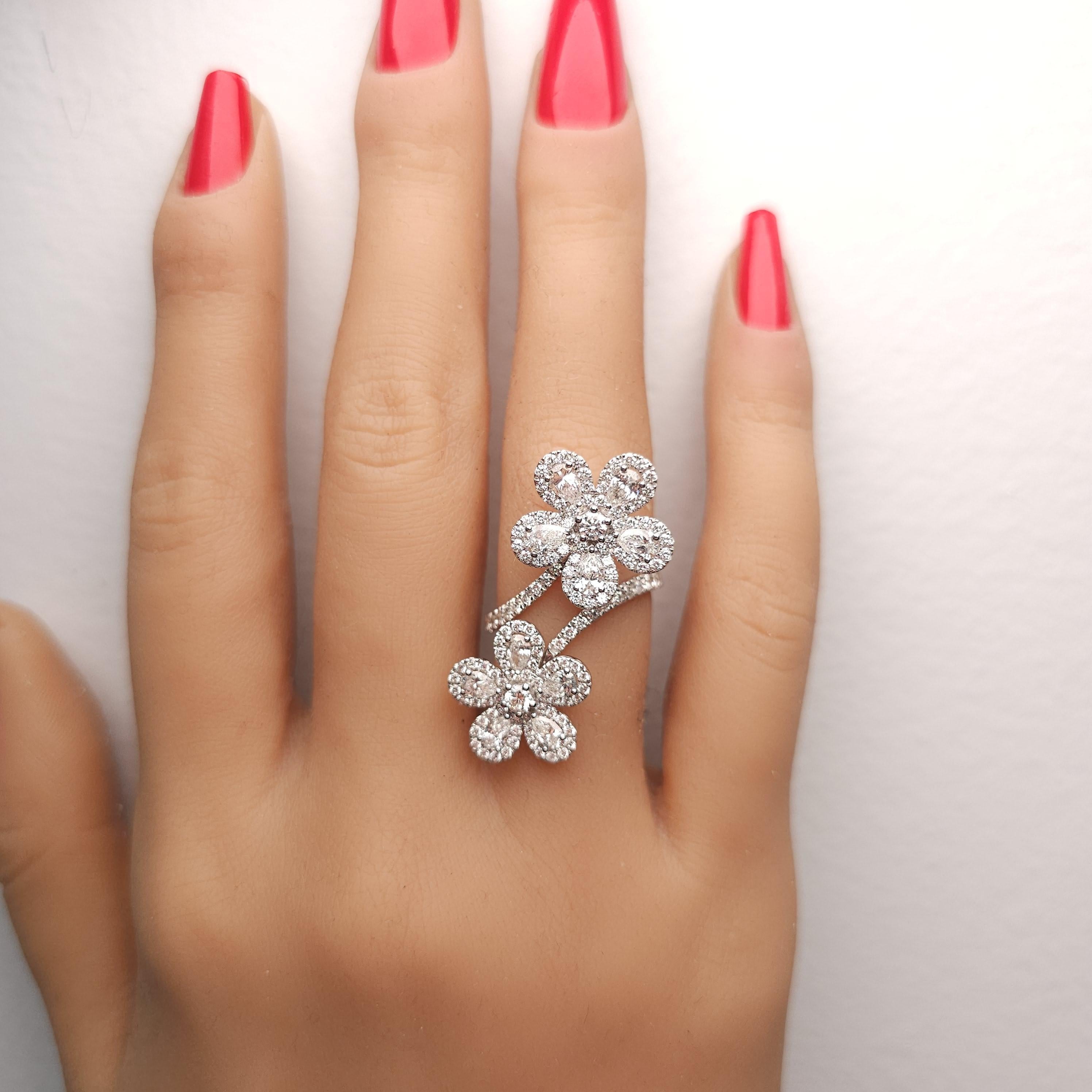 Natural White Pear Diamond 2.62 Carat TW White Gold Cocktail Ring im Zustand „Neu“ im Angebot in New York, NY