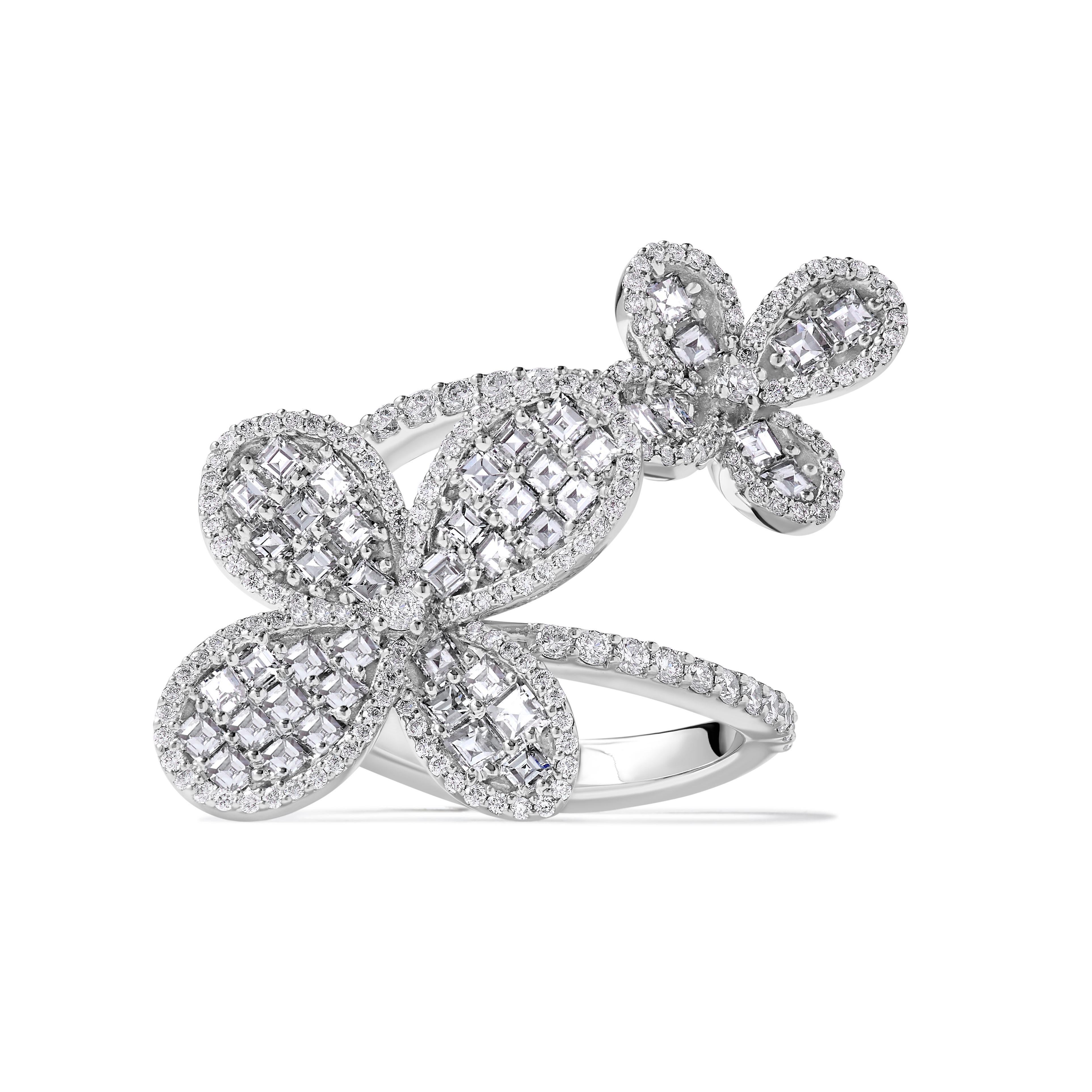 RareGemWorld's schönes Diamantband. In einer wunderschönen Fassung aus 18 Karat Weißgold mit natürlichen weißen Diamanten im Prinzessschliff, ergänzt durch natürliche runde weiße Diamanten im Nahbereich. Dieses Band wird Sie garantiert beeindrucken