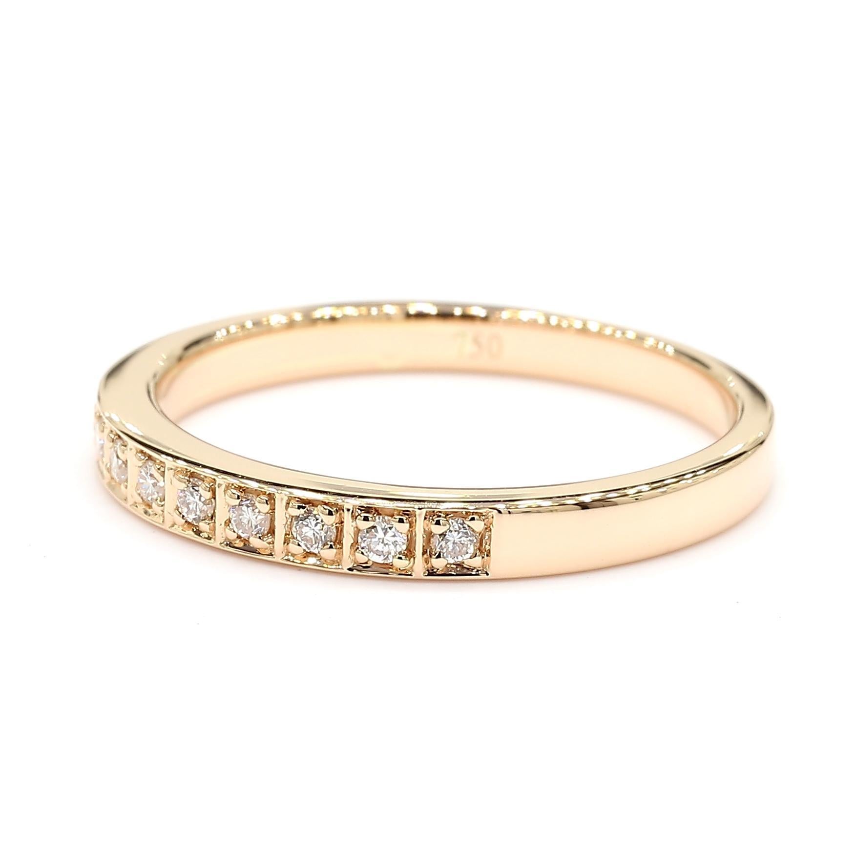 RareGemWorld's schönes Diamantband. Montiert in einer schönen 18K Rose Gold Fassung mit natürlichen runden weißen Diamanten Naht. Dieses Band wird Sie garantiert beeindrucken und Ihre persönliche Sammlung bereichern!

Gesamtgewicht: