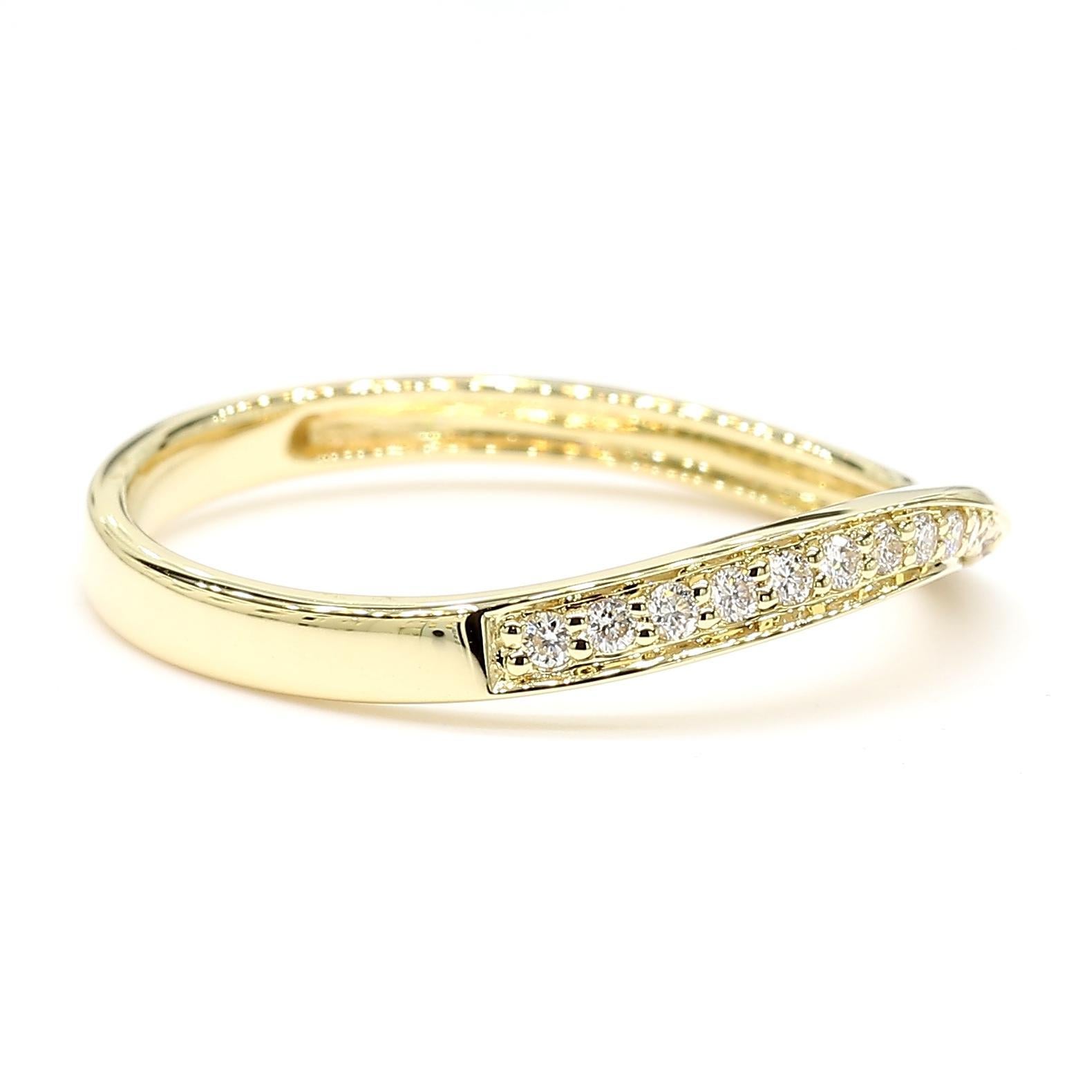 Taille ronde Alliance en or jaune avec diamants ronds blancs naturels de 0.10 carat poids total en vente