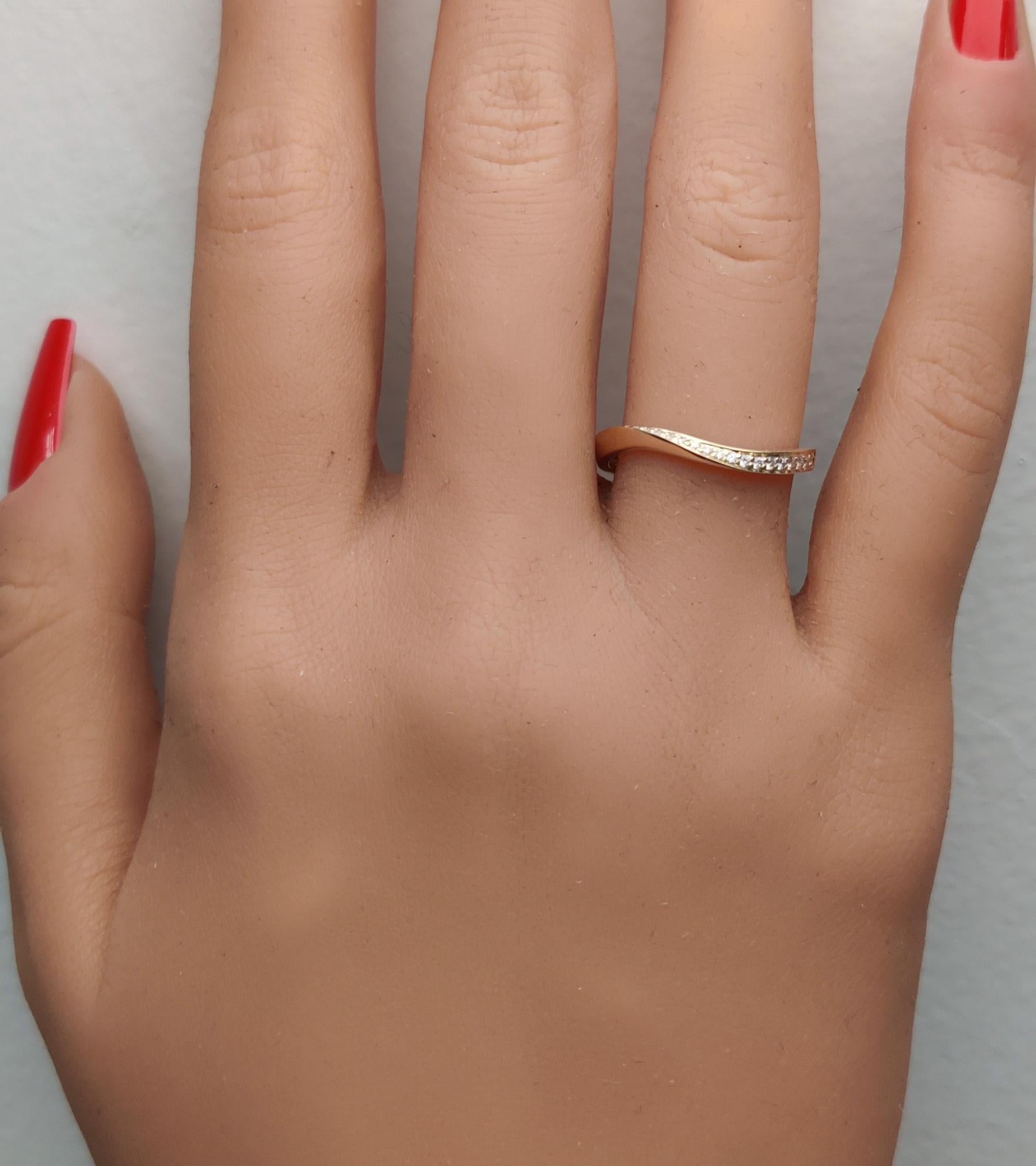 Alliance en or jaune avec diamants ronds blancs naturels de 0.10 carat poids total Neuf - En vente à New York, NY