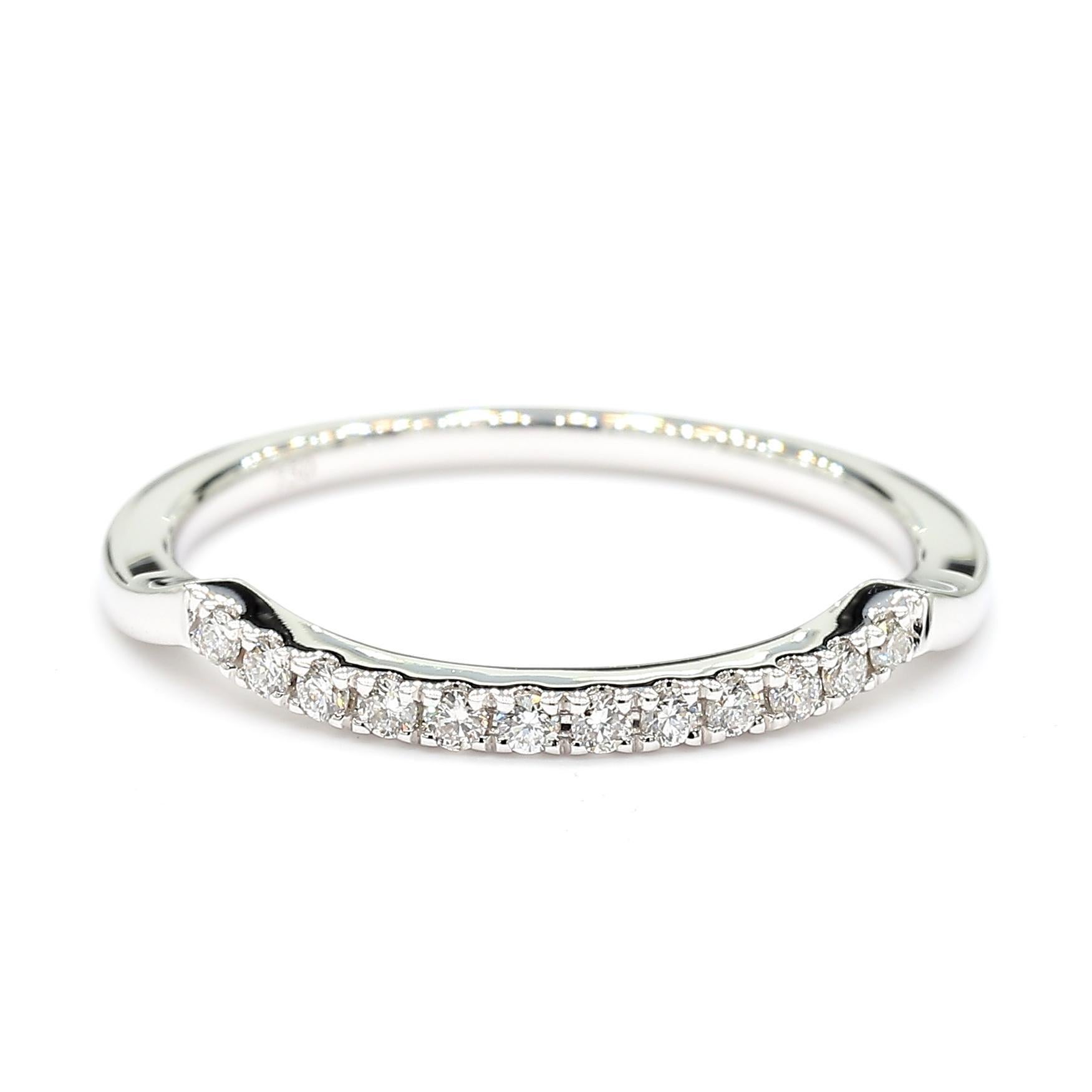 Taglio rotondo Fede nuziale in oro bianco naturale con diamante rotondo da 0.13 carati TW in vendita