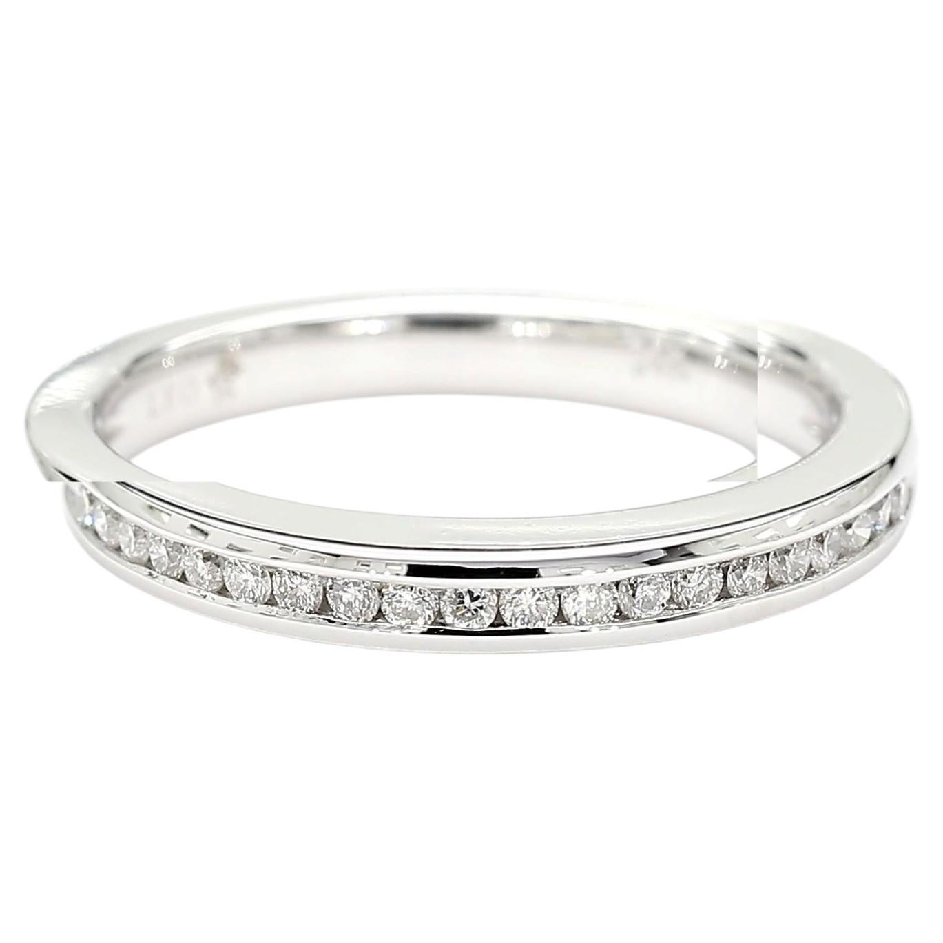 Alliance en or blanc naturel avec diamants ronds de 0.19 carat poids total