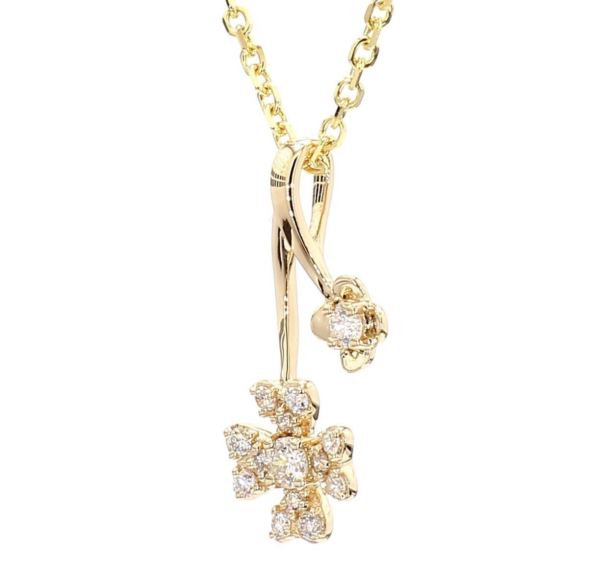 L'intrigante ciondolo di diamanti di RareGemWorld. Montato in una splendida montatura in oro giallo 14K con diamanti bianchi naturali a taglio rotondo. Questo ciondolo è destinato a stupire e ad arricchire la vostra collezione personale.

Peso