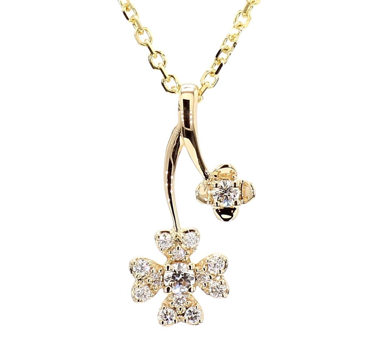 Contemporaneo Ciondolo a goccia in oro giallo con diamante tondo bianco naturale da 0,20 carati TW in vendita