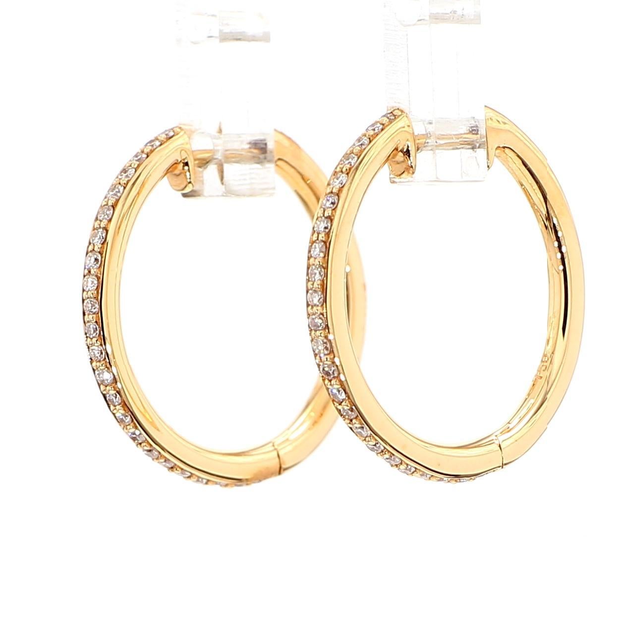 I bellissimi orecchini di diamanti di RareGemworld. Montato in una splendida montatura in oro rosa 18 carati con diamanti bianchi naturali a taglio rotondo. Questi orecchini sono garantiti per stupire e arricchire la tua collezione personale!

Peso