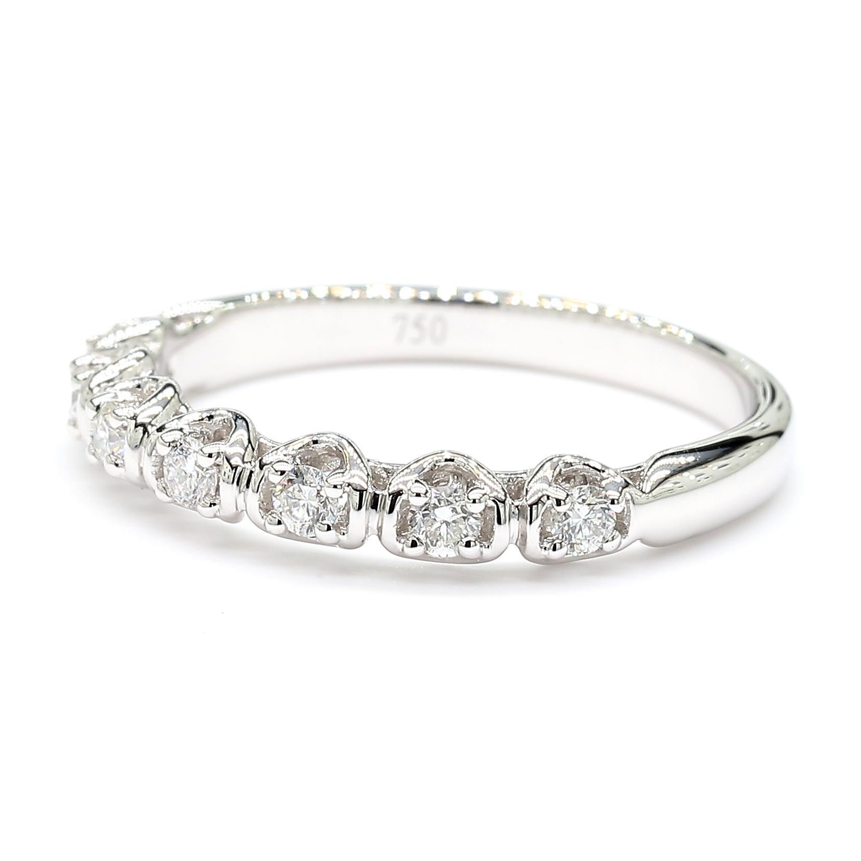 Das faszinierende Diamantband von RareGemWorld. Montiert in einer schönen 18K Weißgold Fassung mit natürlichen runden weißen Diamanten Nahkampf. Dieses Band wird Sie garantiert beeindrucken und Ihre persönliche Sammlung bereichern!

Gesamtgewicht: