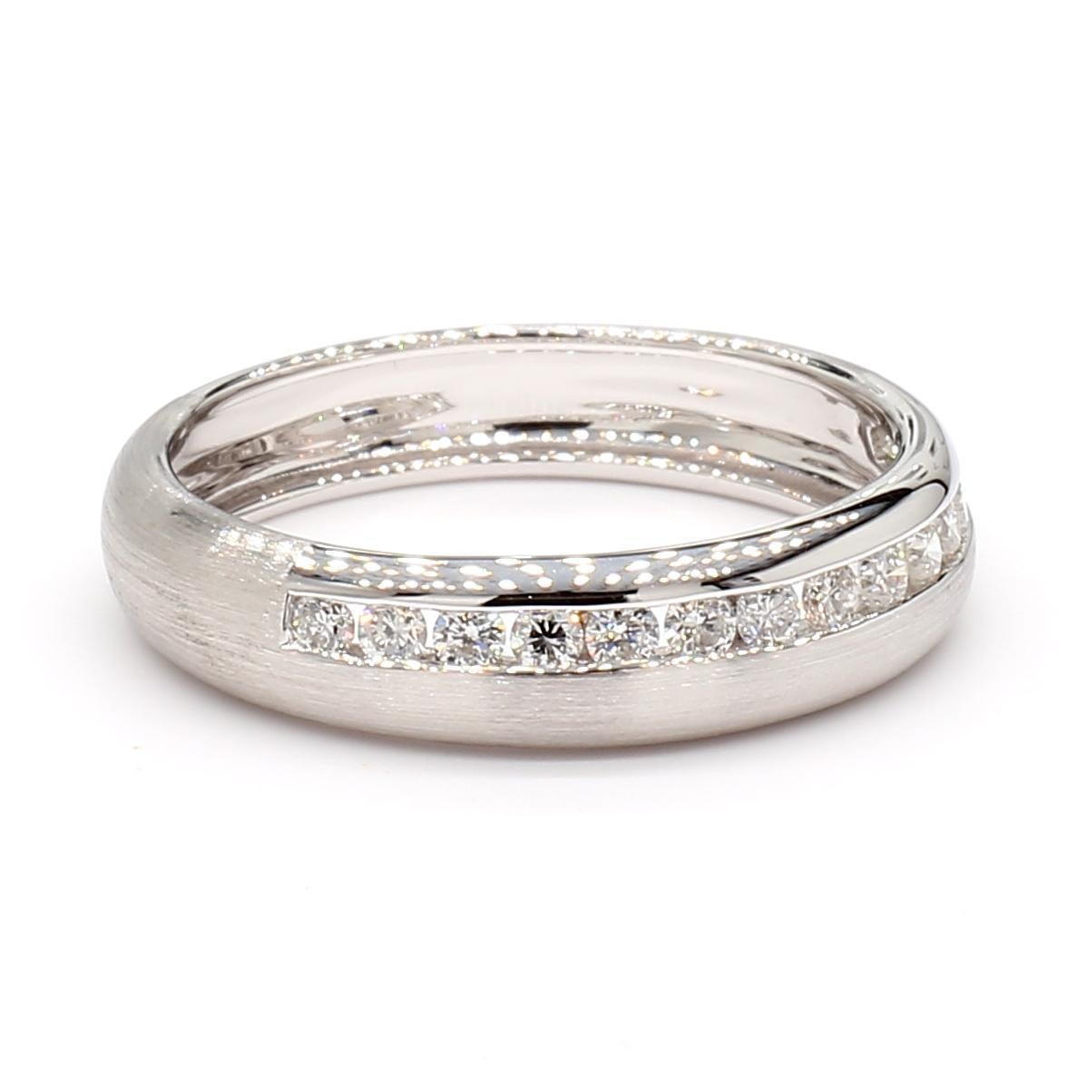 Taglio rotondo Natural White Round Diamond 0.29 Carat TW White Gold Wedding Band in vendita