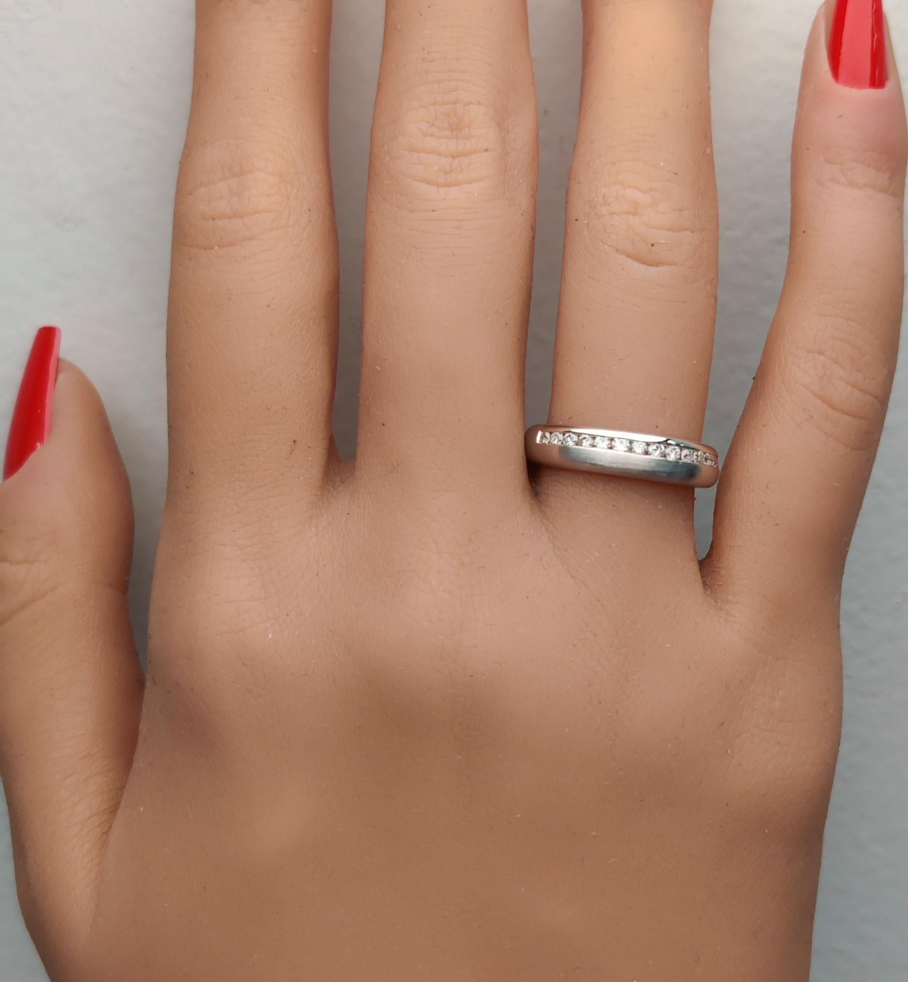 Natural White Round Diamond 0.29 Carat TW White Gold Wedding Band In condizioni Nuovo in vendita a New York, NY