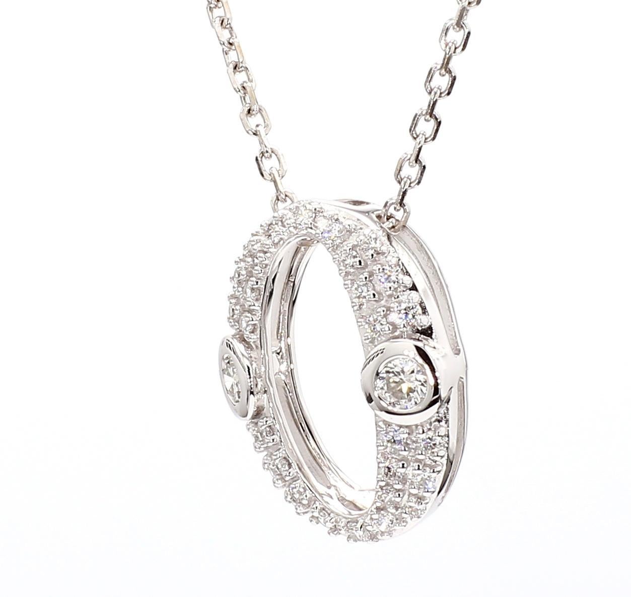 Il bellissimo ciondolo con diamante di RareGemworld. Montato in una splendida montatura in oro bianco 18 carati con diamanti bianchi naturali a taglio rotondo. Questo ciondolo è destinato a stupire e ad arricchire la vostra collezione