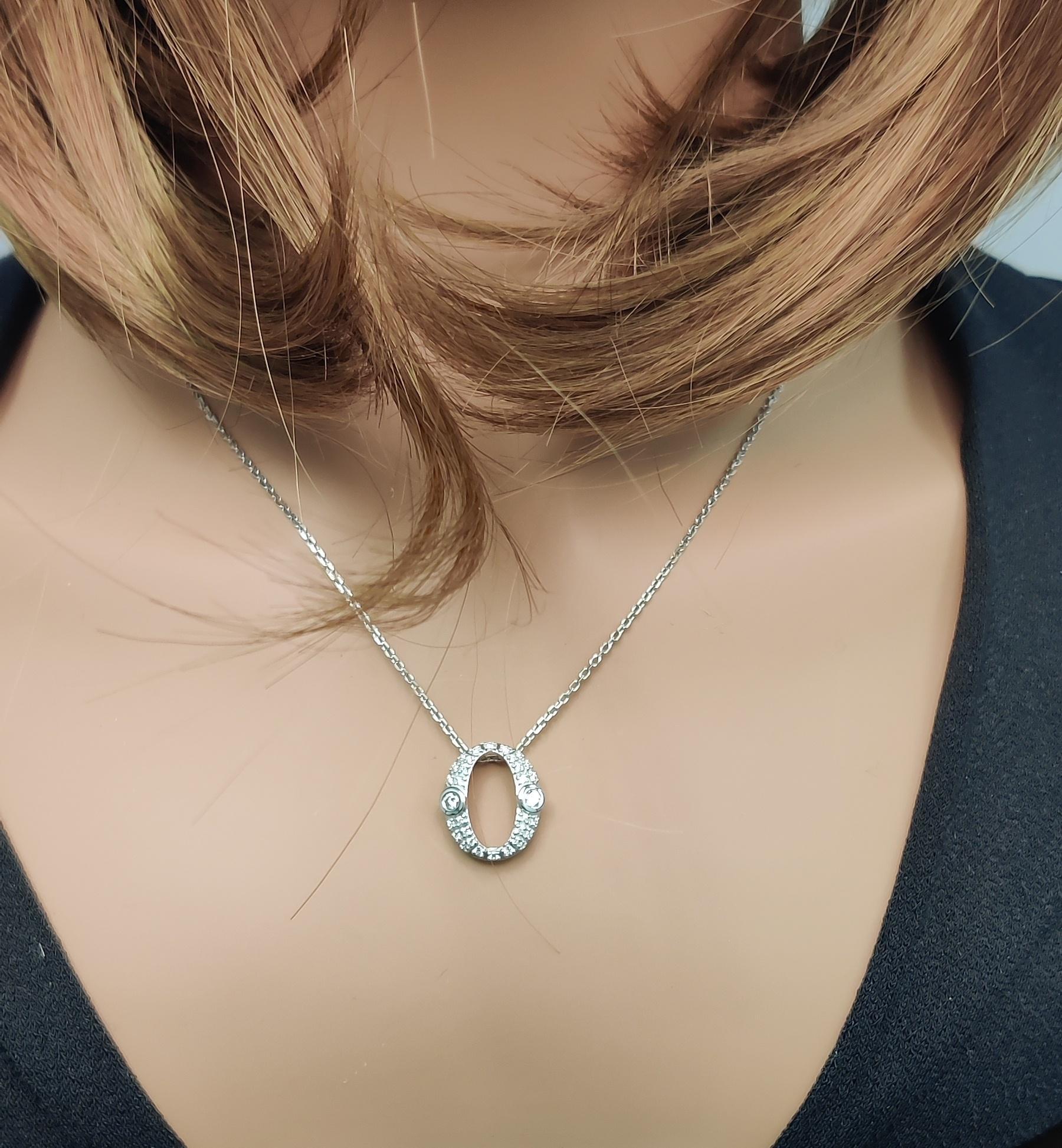 Ciondolo a goccia in oro bianco con diamante tondo naturale da 0.31 carati TW In condizioni Nuovo in vendita a New York, NY