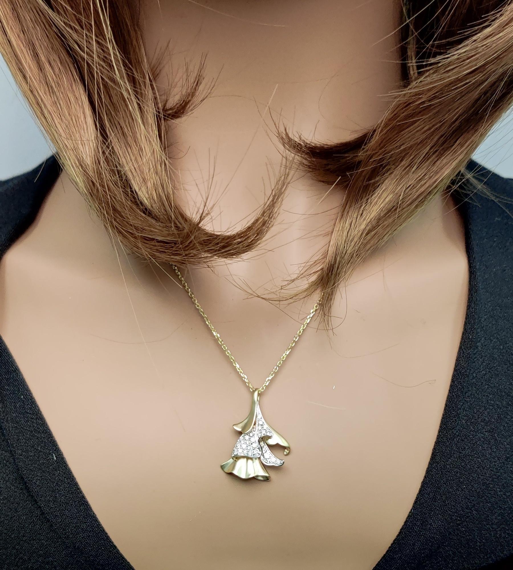 Pendentif en or jaune avec diamants ronds blancs naturels de 0.41 carat poids total Neuf - En vente à New York, NY