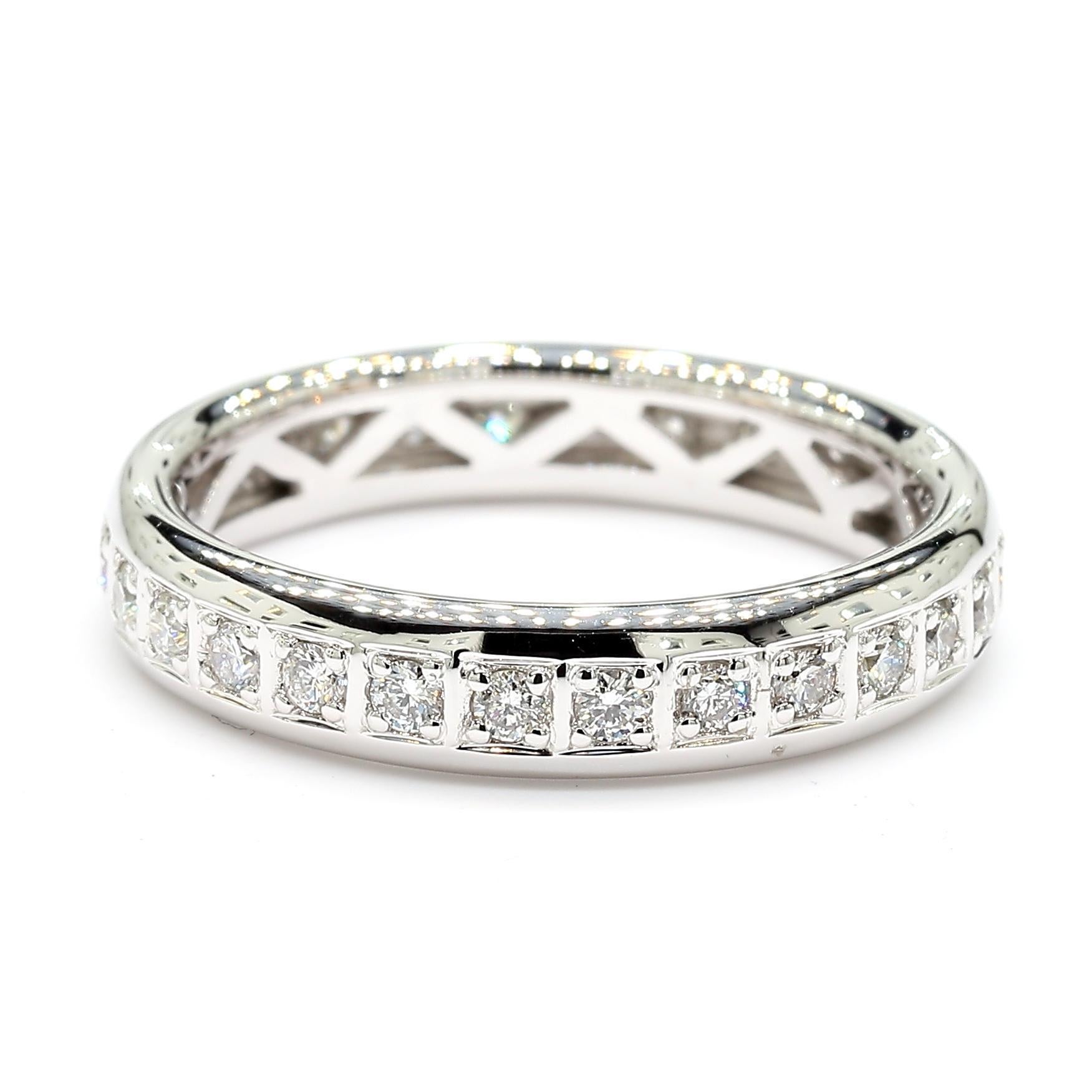 Contemporaneo Diamante tondo bianco naturale da 0.50 carati TW Fascia per l'eternità in oro bianco in vendita