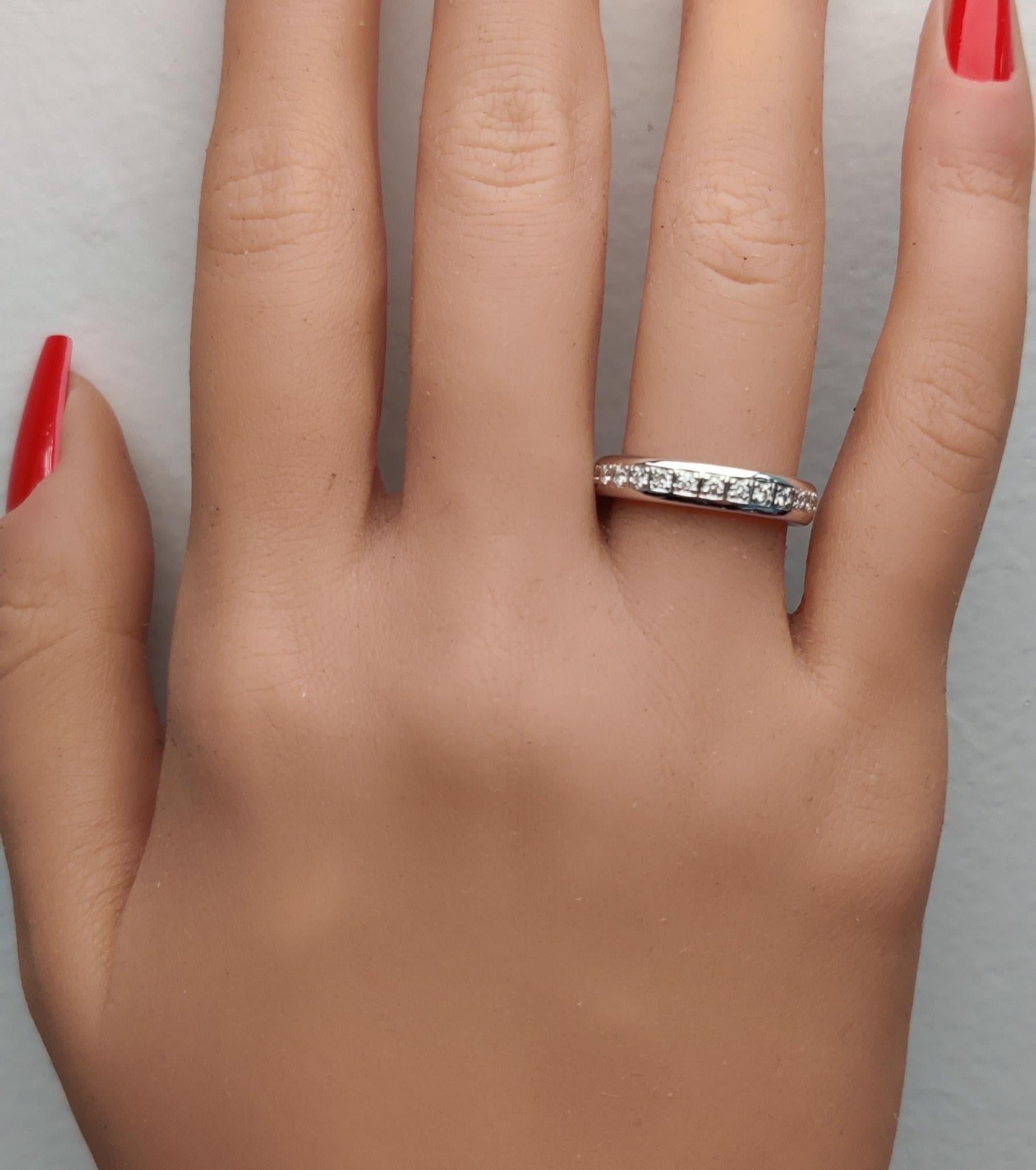 Diamante tondo bianco naturale da 0.50 carati TW Fascia per l'eternità in oro bianco In condizioni Nuovo in vendita a New York, NY