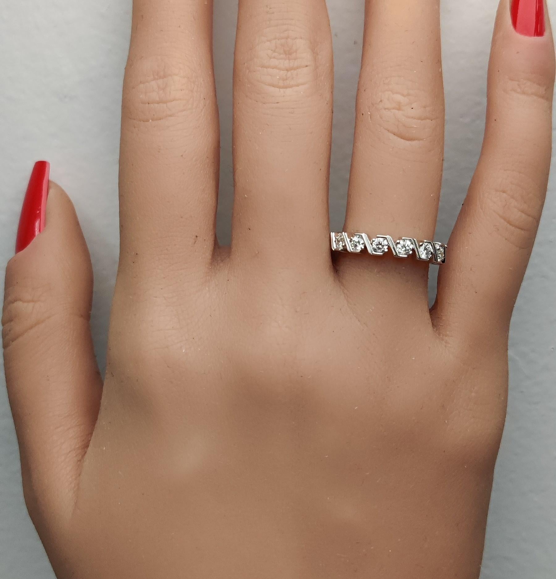 Natürlicher weißer runder Diamant 0,52 Karat TW Weißgold Ehering im Zustand „Neu“ im Angebot in New York, NY