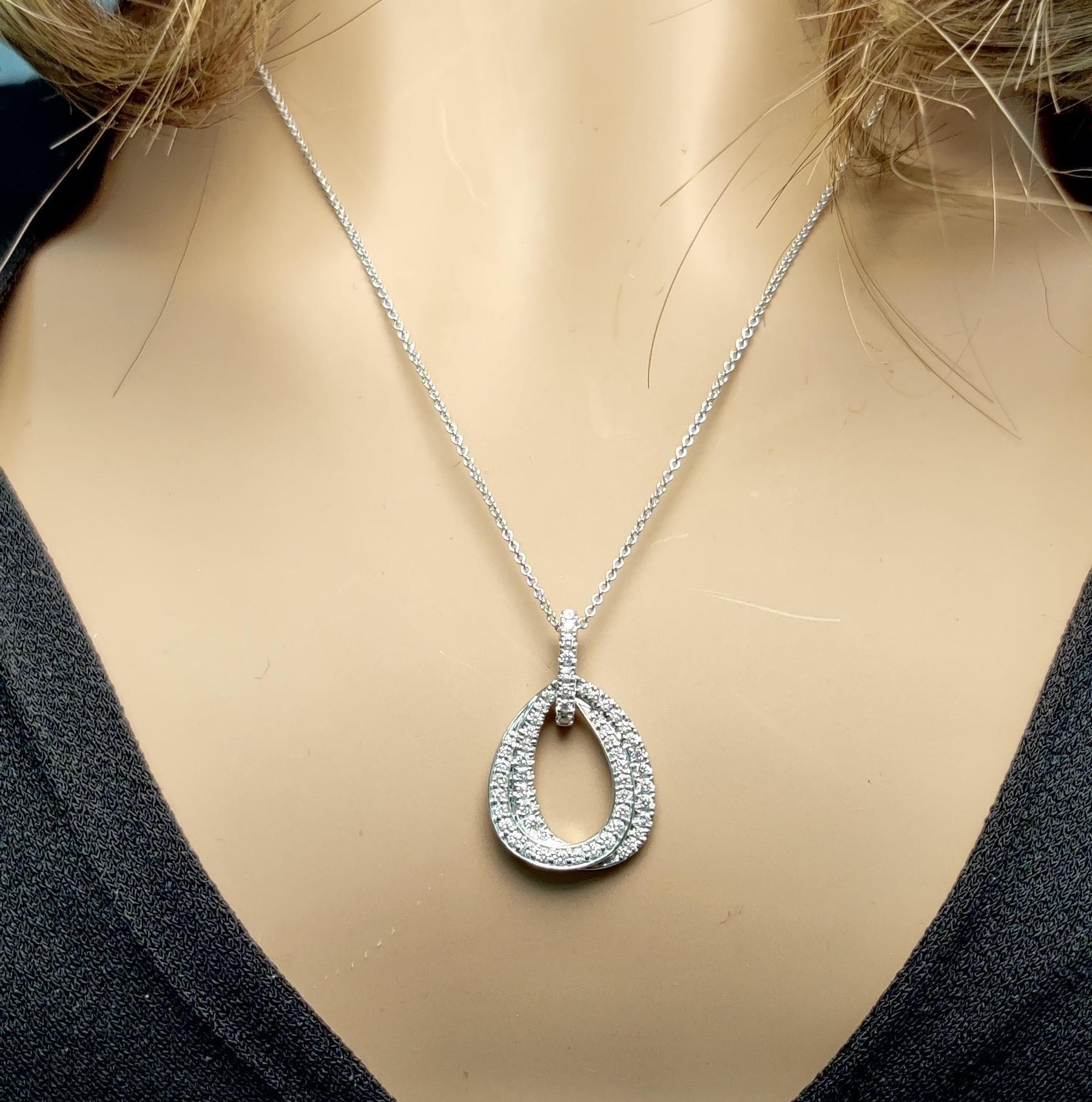 Pendentif en or blanc avec diamant rond naturel de 0.54 carat TW Neuf - En vente à New York, NY