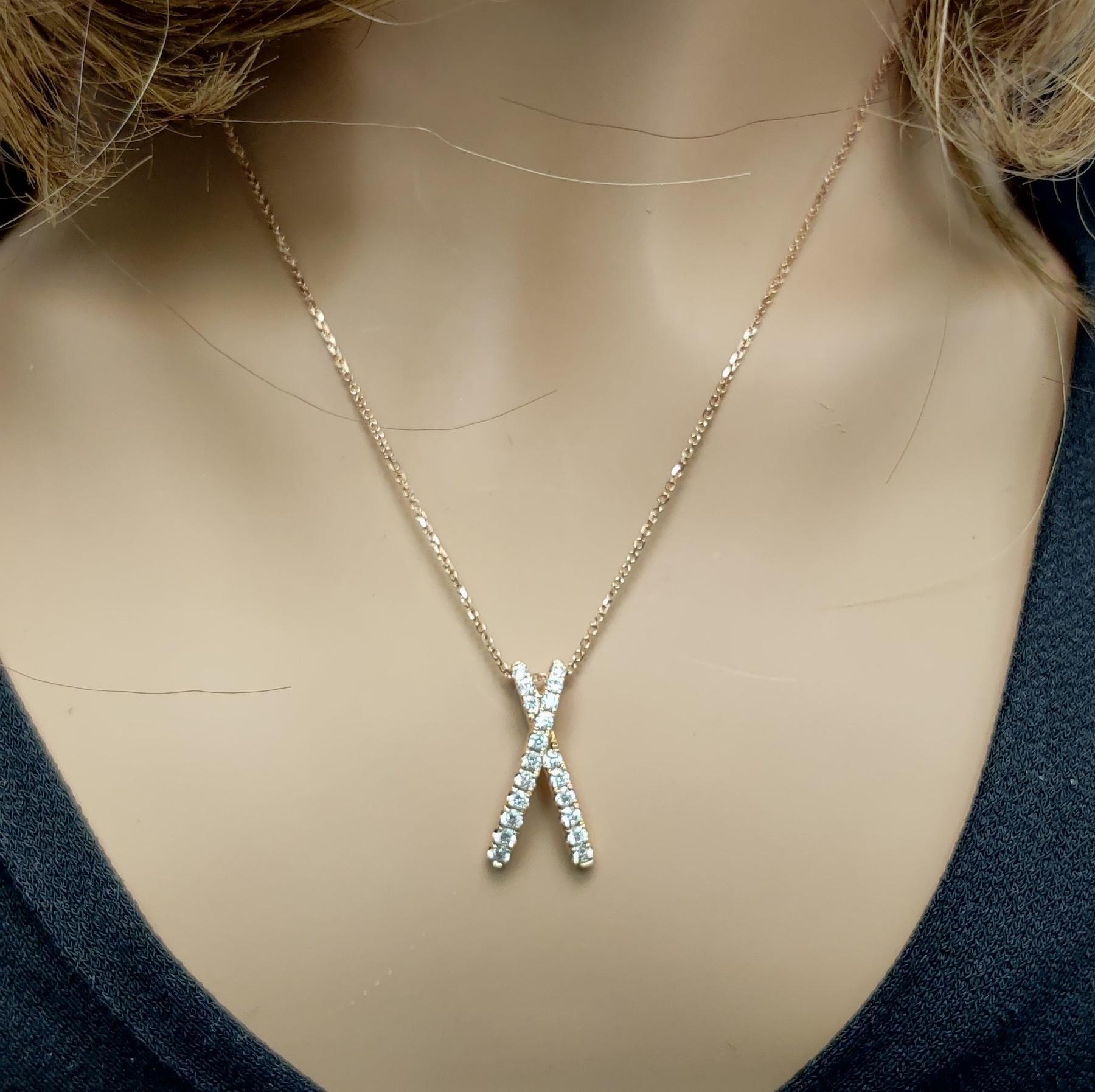 Pendentif en or rose avec diamants ronds blancs naturels de 0.55 carat poids total Neuf - En vente à New York, NY