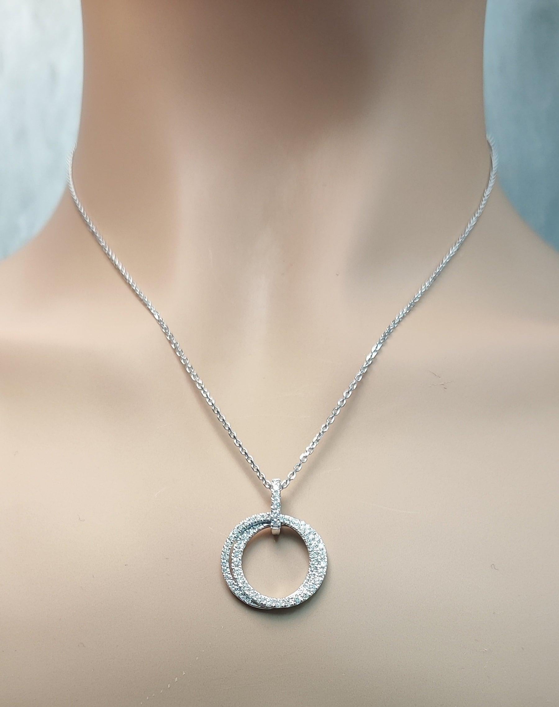 Pendentif en or blanc avec diamant rond naturel de 0.63 carat TW Neuf - En vente à New York, NY