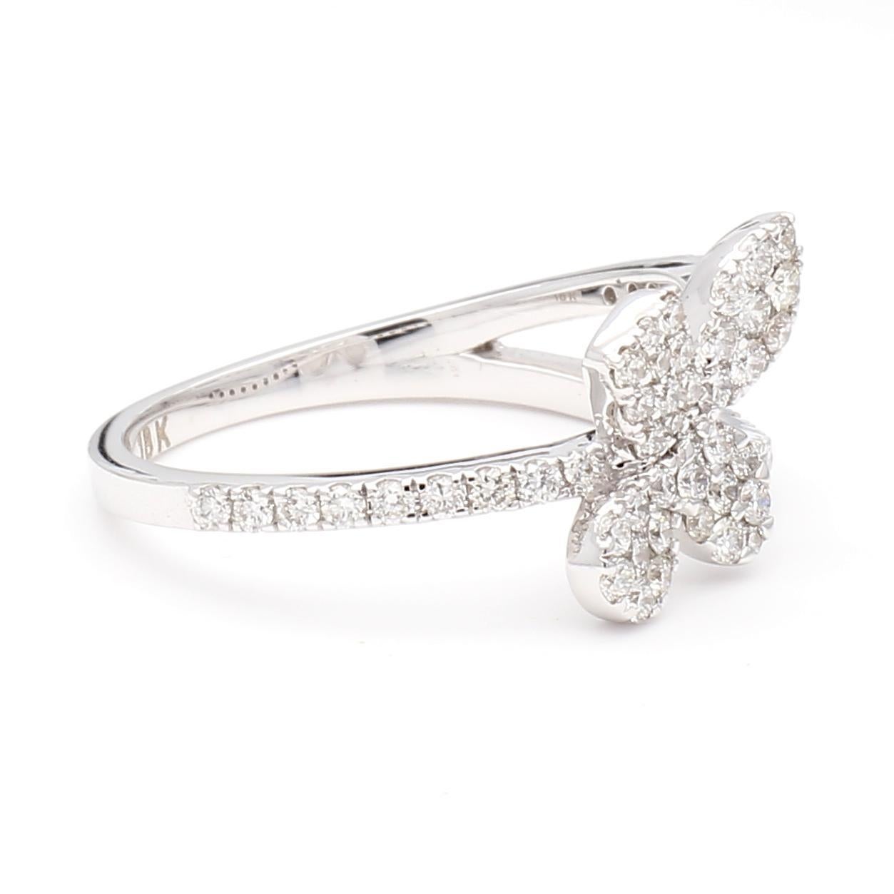 Cocktailring, natürlicher weißer runder Diamant 0.66 Karat TW Weißgold (Rundschliff) im Angebot