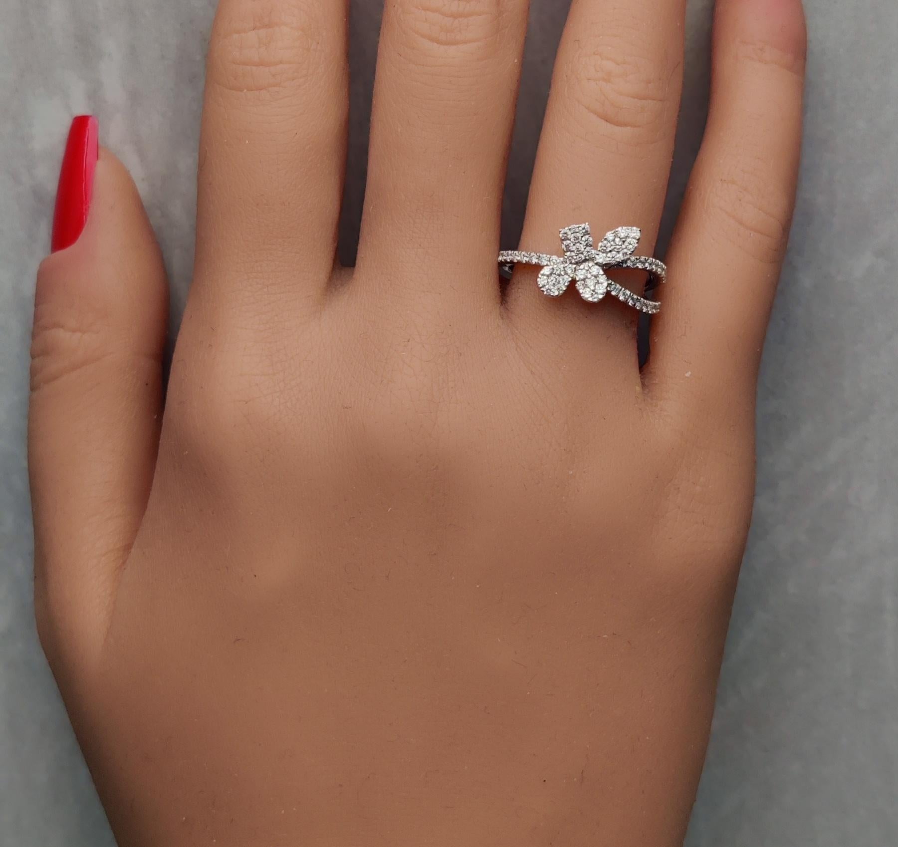Cocktailring, natürlicher weißer runder Diamant 0.66 Karat TW Weißgold im Zustand „Neu“ im Angebot in New York, NY