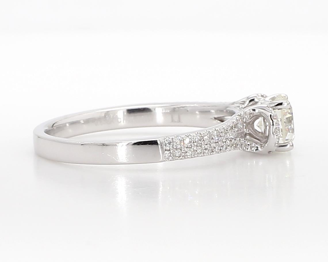 Natürlicher weißer runder Diamant 0.71 Karat TW Weißgold Cocktail-Ring im Angebot 2