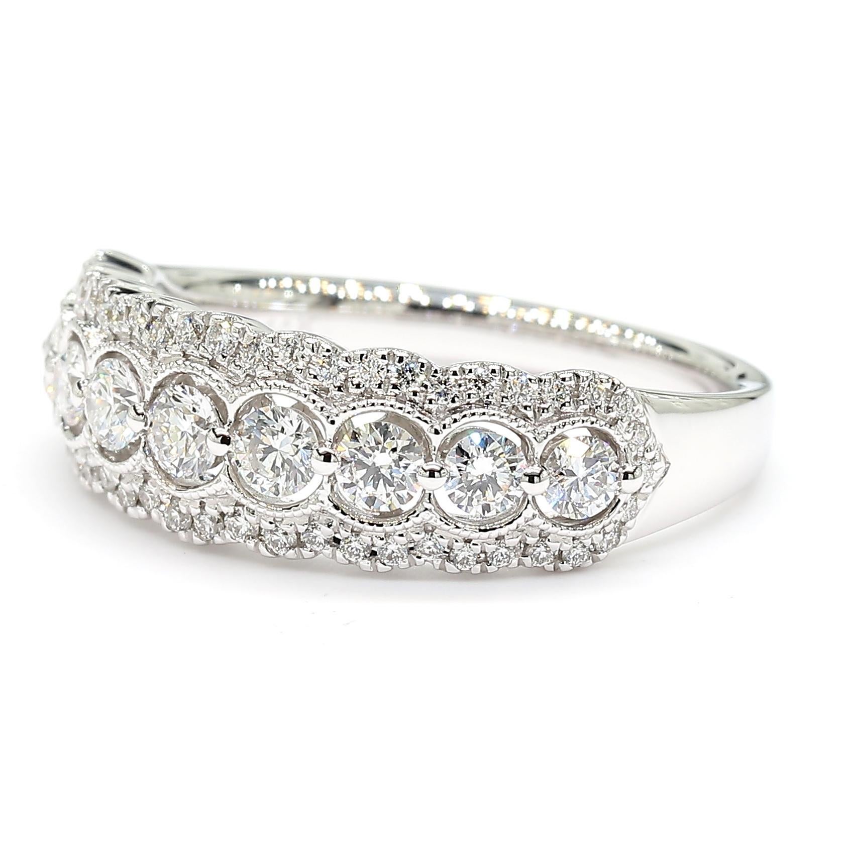 Das faszinierende Diamantband von RareGemWorld. Montiert in einer schönen 14K Weißgold Fassung mit natürlichen runden weißen Diamanten Nahkampf. Dieses Band wird Sie garantiert beeindrucken und Ihre persönliche Sammlung bereichern!

Gesamtgewicht: