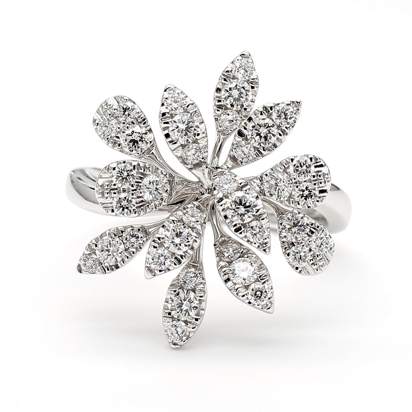 Natural White Round Diamond 0.78 Carat TW White Gold Cocktail Ring (Zeitgenössisch) im Angebot