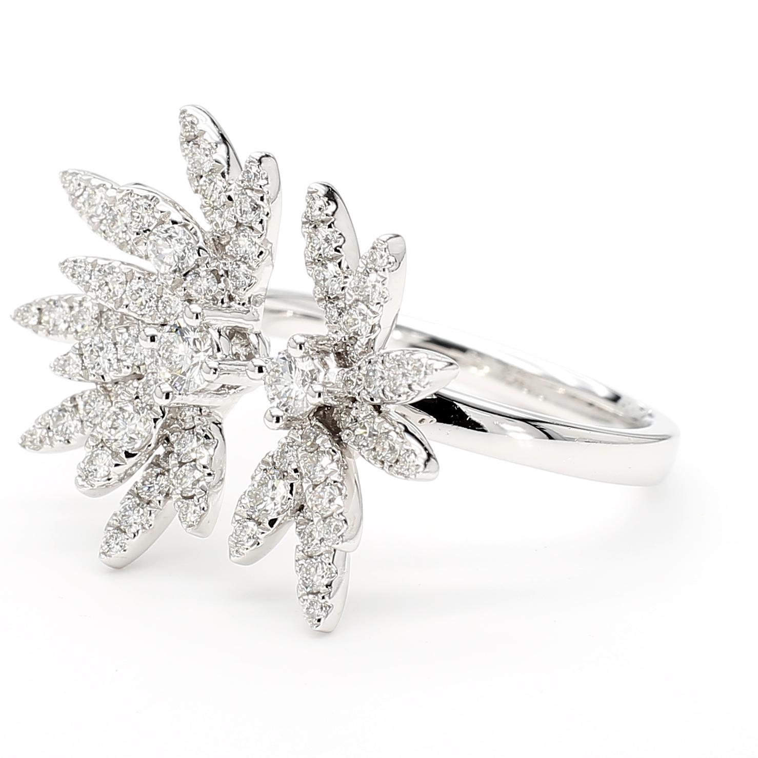 Il bellissimo anello di diamanti di Raregemworld. Montato in una splendida montatura d'oro bianco 18 carati con diamanti bianchi rotondi naturali. Questo anello è destinato a stupire e ad arricchire la vostra collezione personale!

Peso totale: