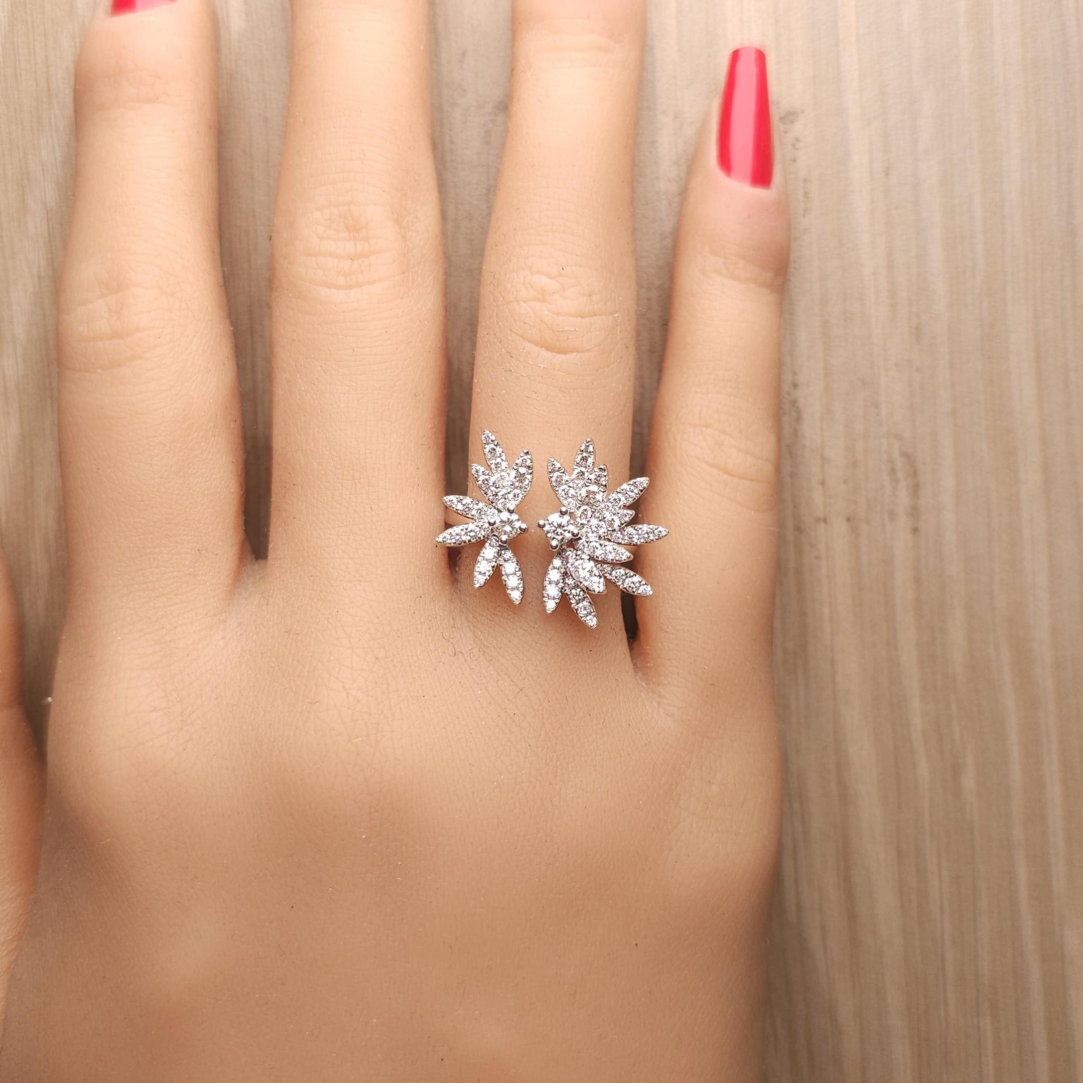 Anello da cocktail in oro bianco con diamante tondo naturale da 0.82 carati TW In condizioni Nuovo in vendita a New York, NY