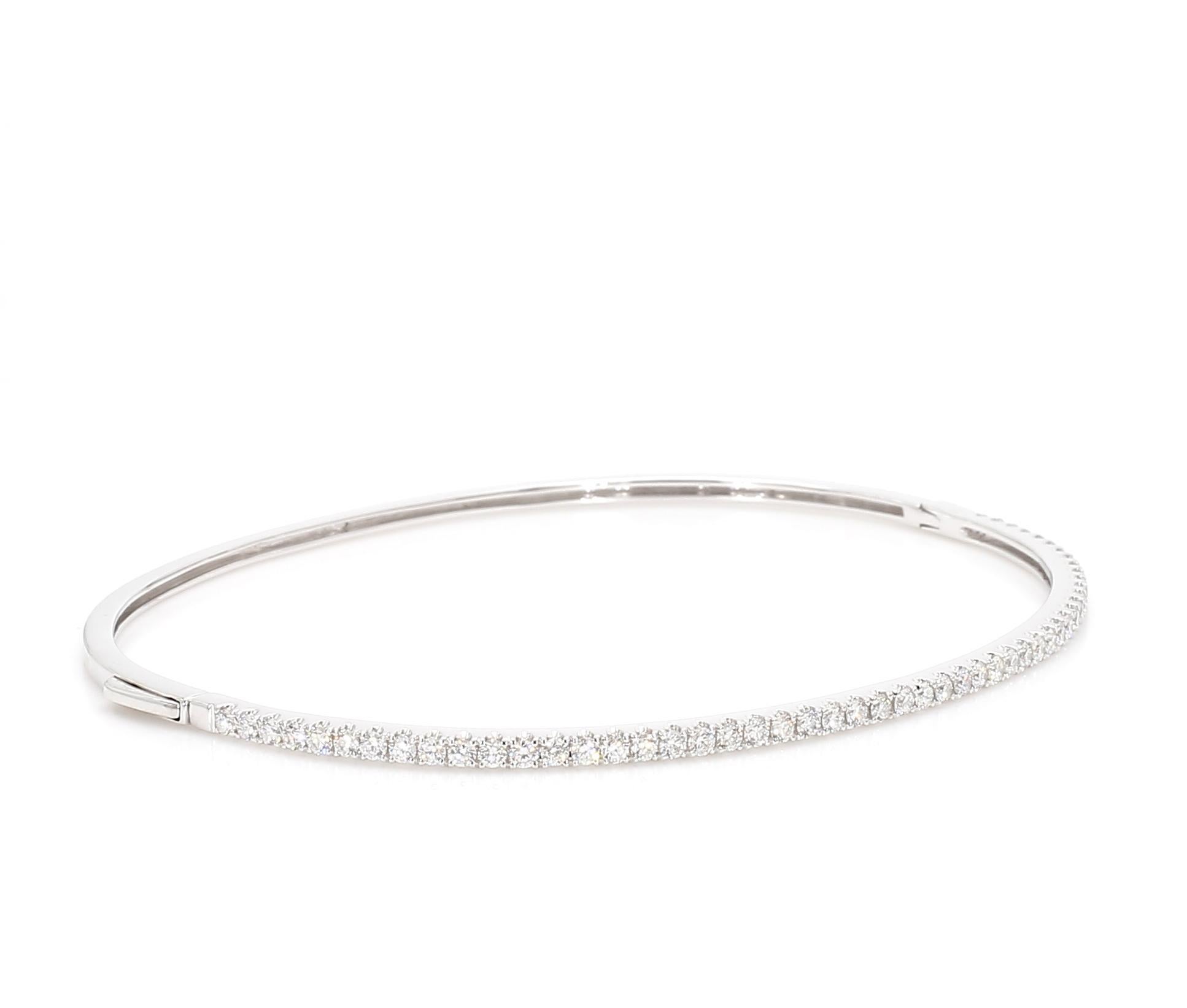 Il bellissimo bracciale di diamanti di RareGemworld. Montato in una splendida montatura in oro bianco 18 carati con un diamante bianco naturale rotondo. Questo braccialetto è destinato a stupire e ad arricchire la tua collezione personale.

Peso