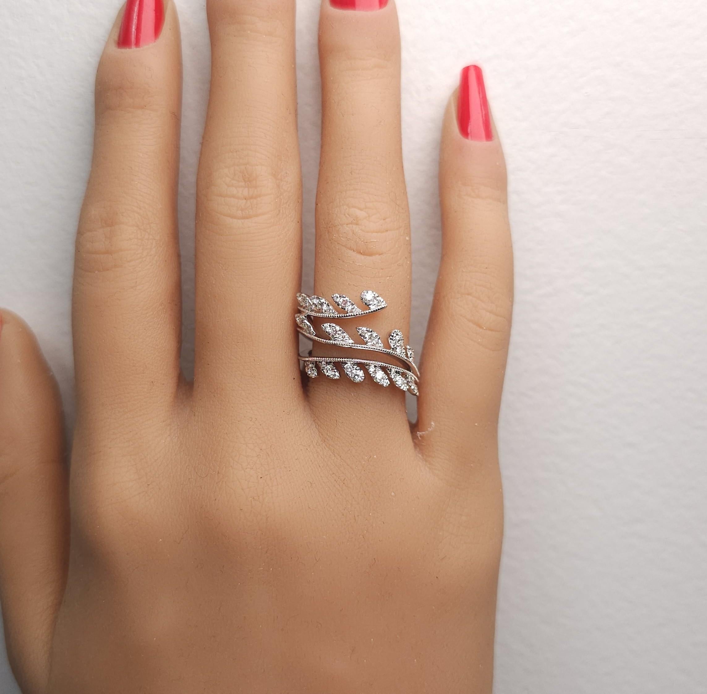 Natural White Round Diamond 0.82 Carat TW Yellow Gold Cocktail Ring im Zustand „Neu“ im Angebot in New York, NY